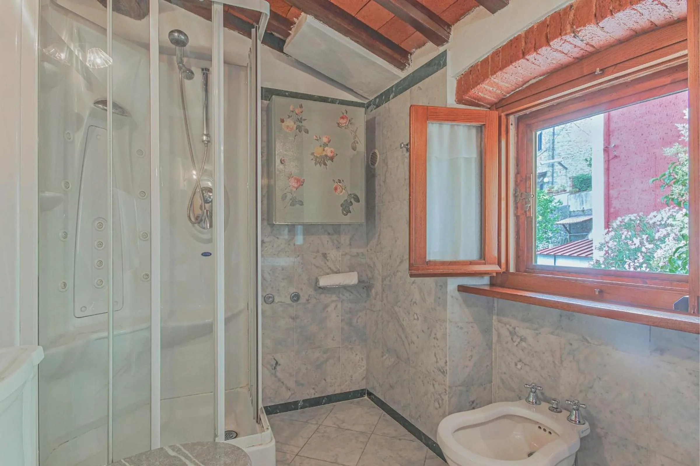 Shower in Hotel Villa Sermolli