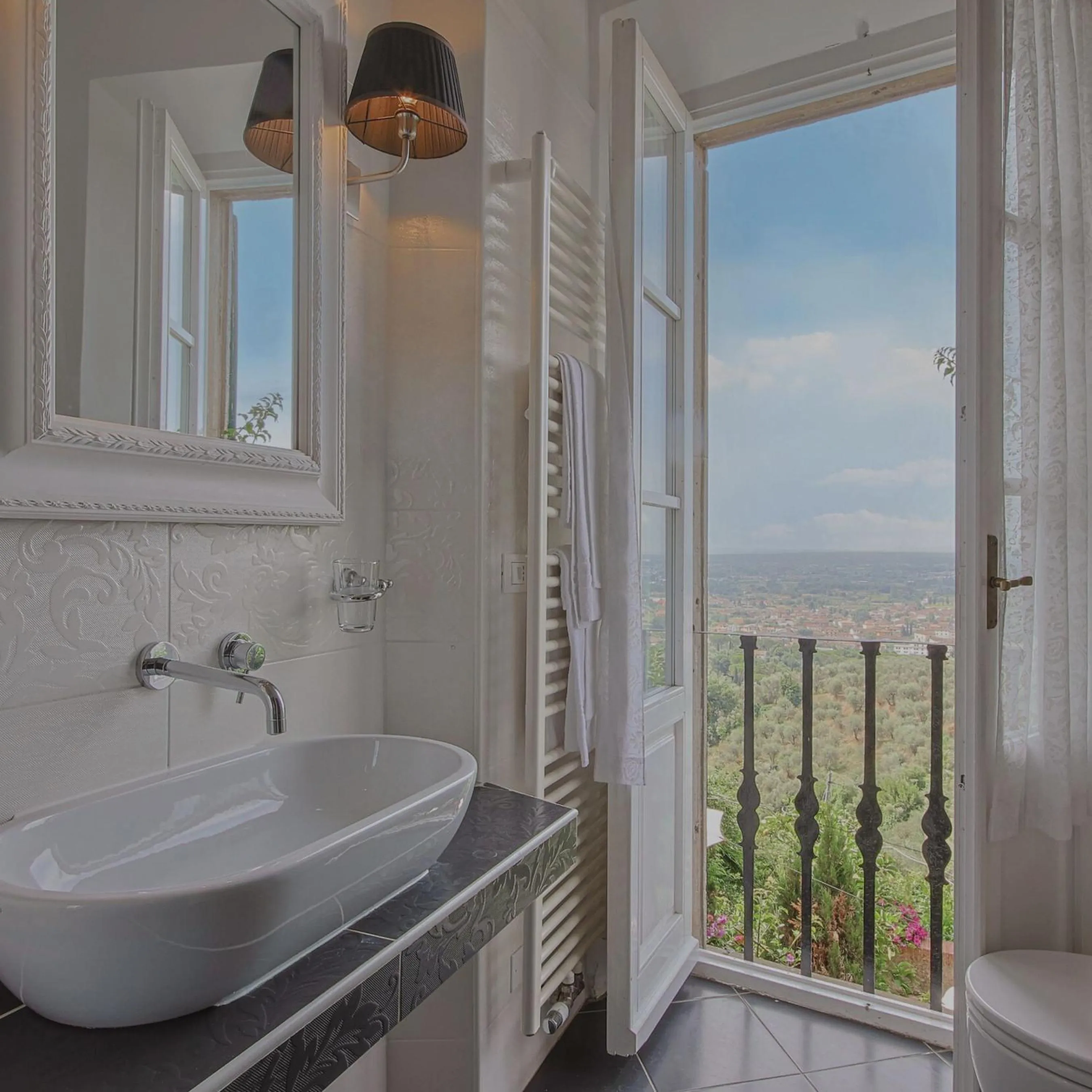 Bathroom in Hotel Villa Sermolli