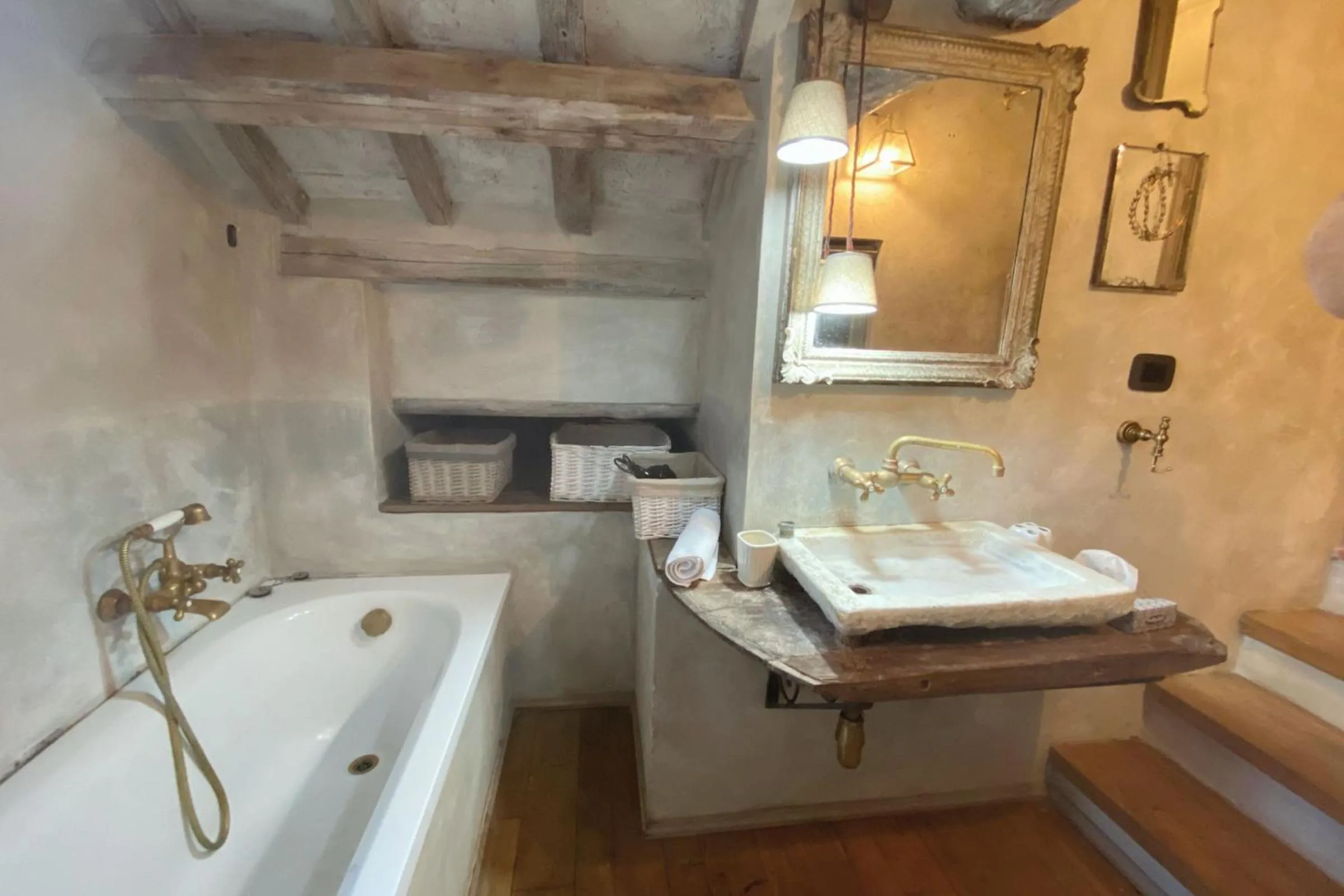 Bathroom in Hotel Villa Sermolli