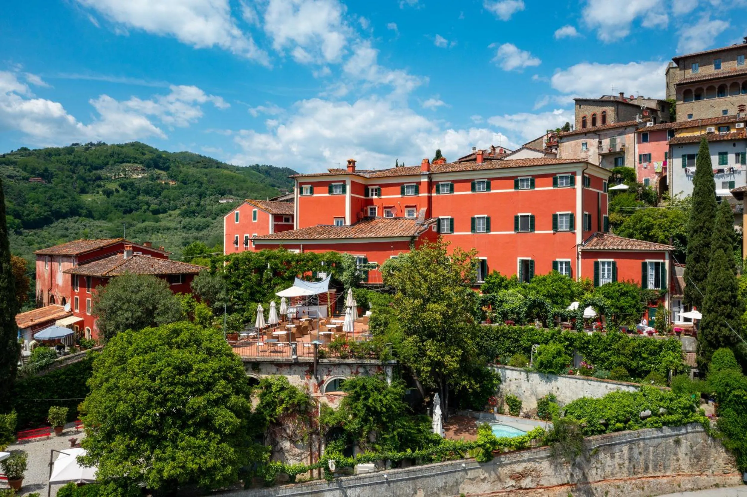 Property building in Hotel Villa Sermolli