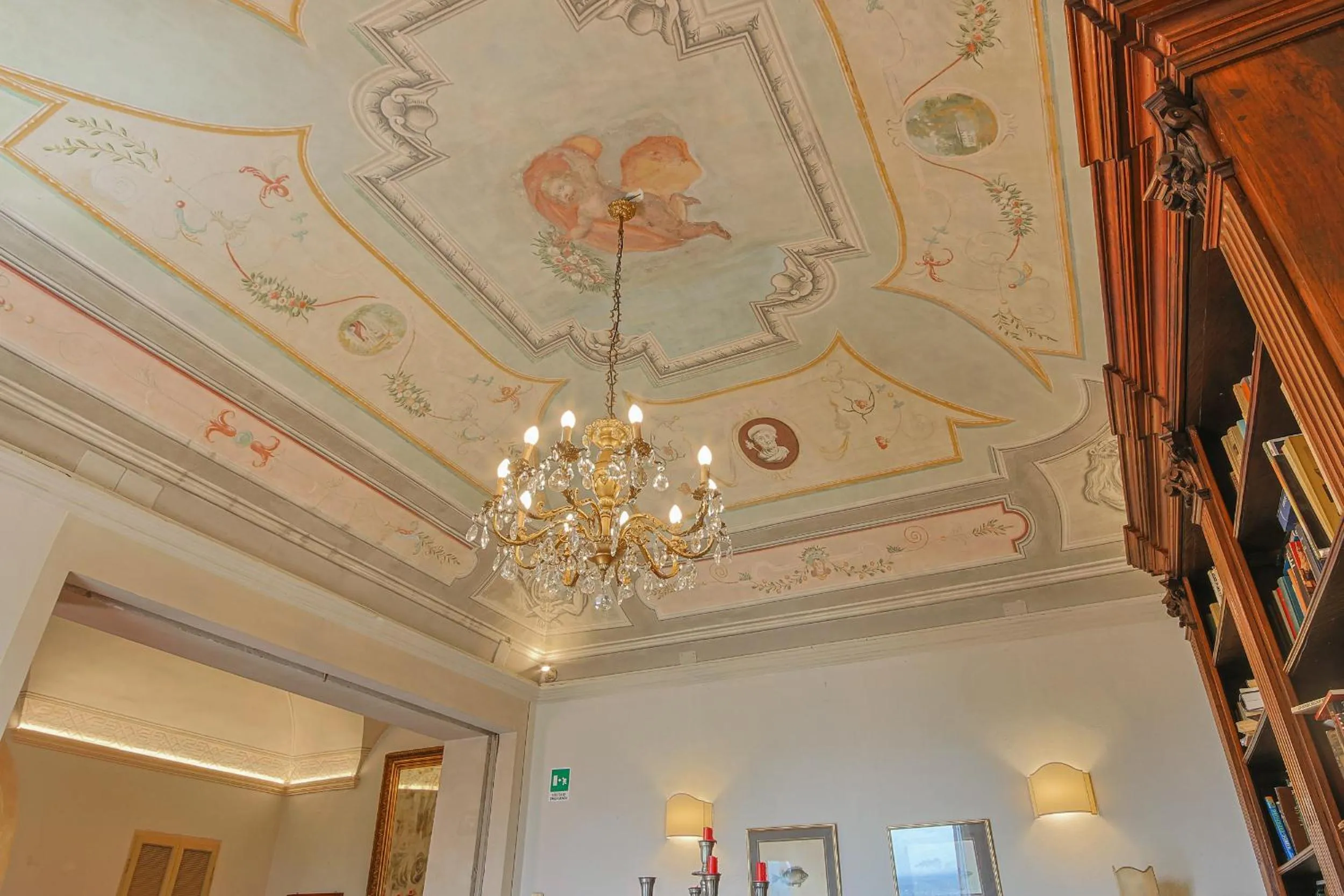 Decorative detail in Hotel Villa Sermolli