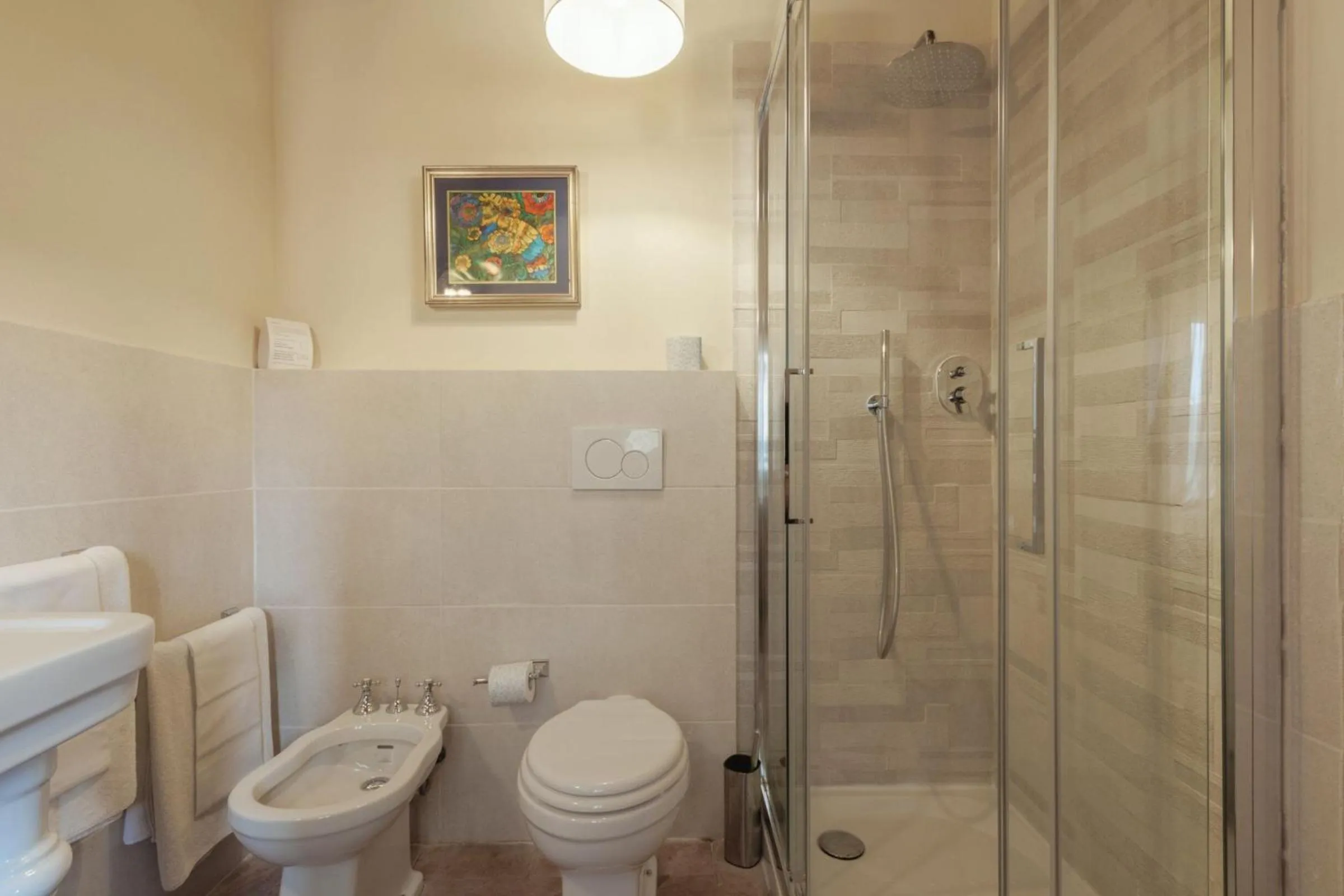 Bathroom in Hotel Villa Sermolli