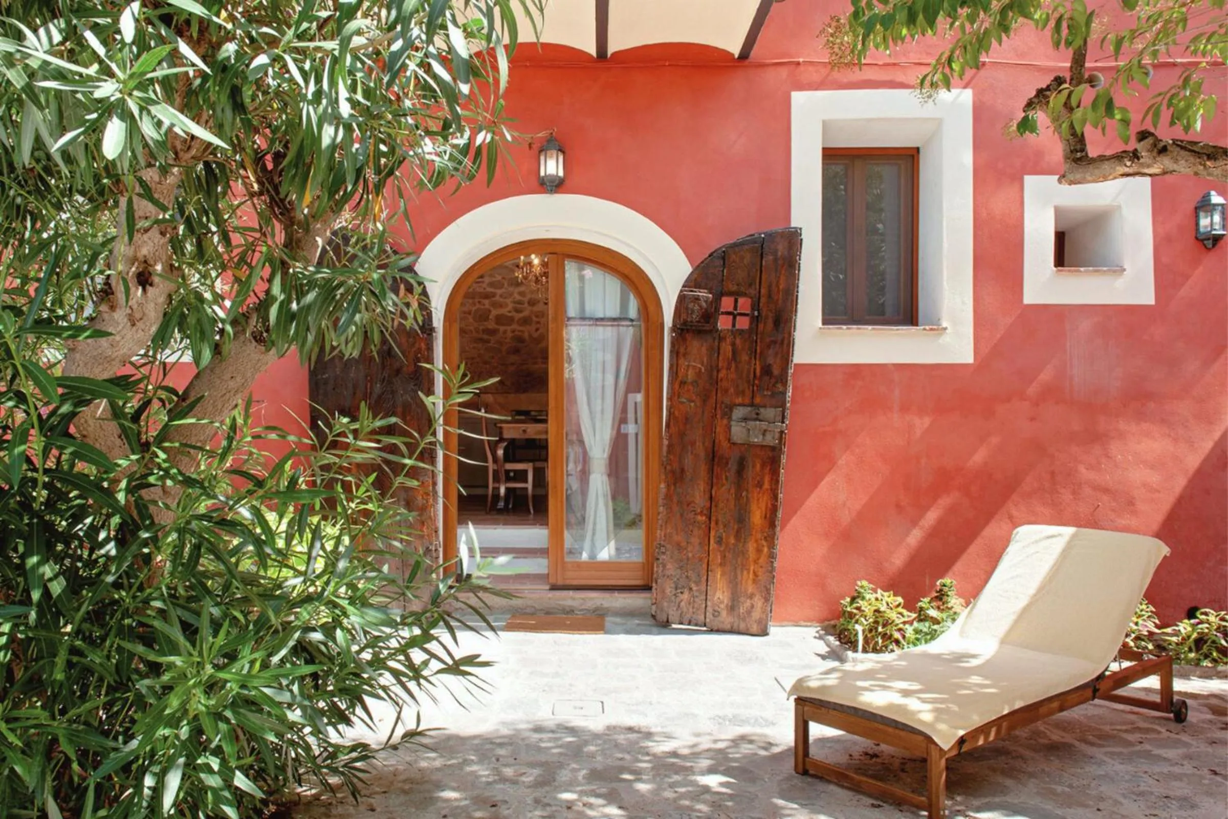 Property building in Hotel Villa Sermolli