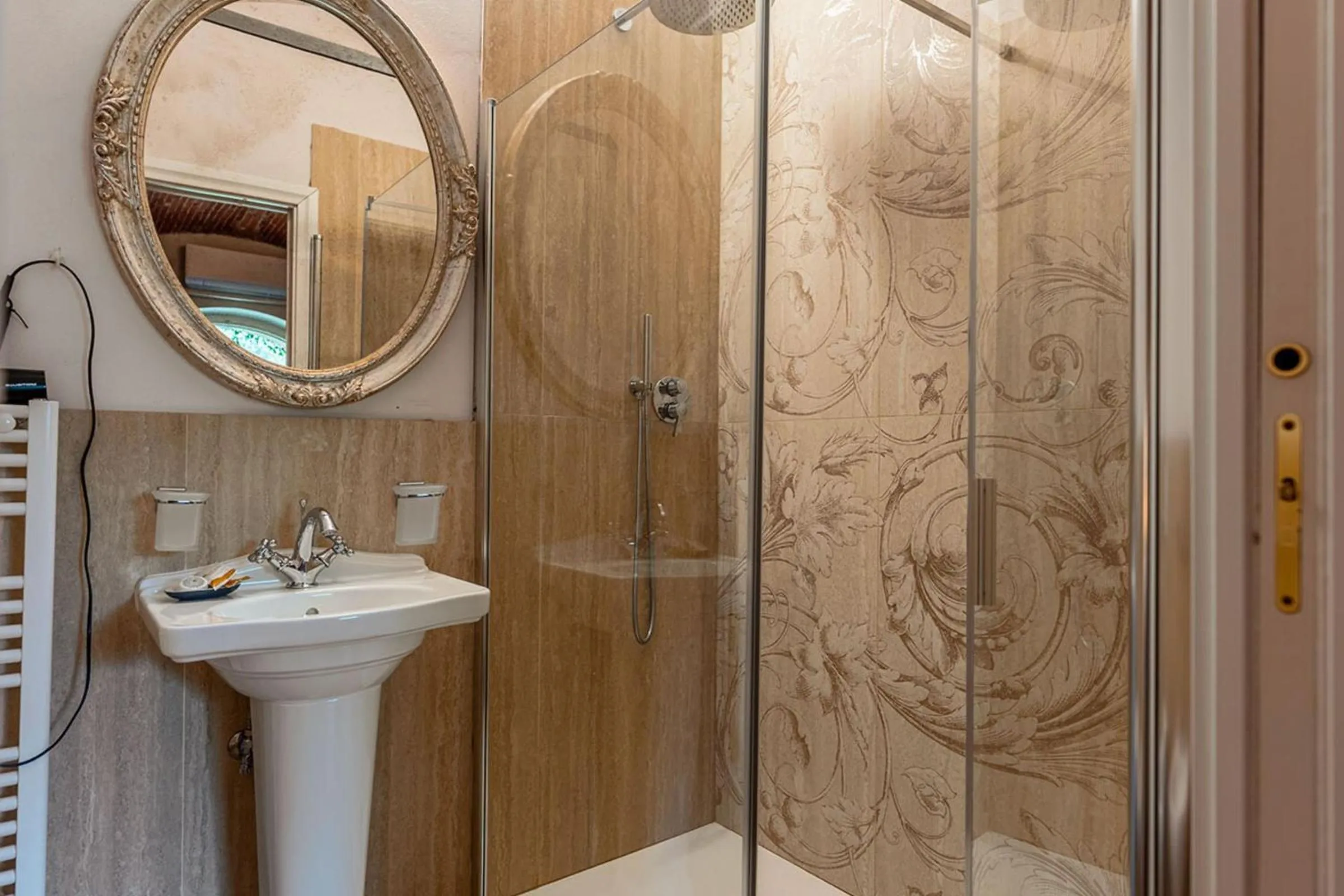 Bathroom in Hotel Villa Sermolli