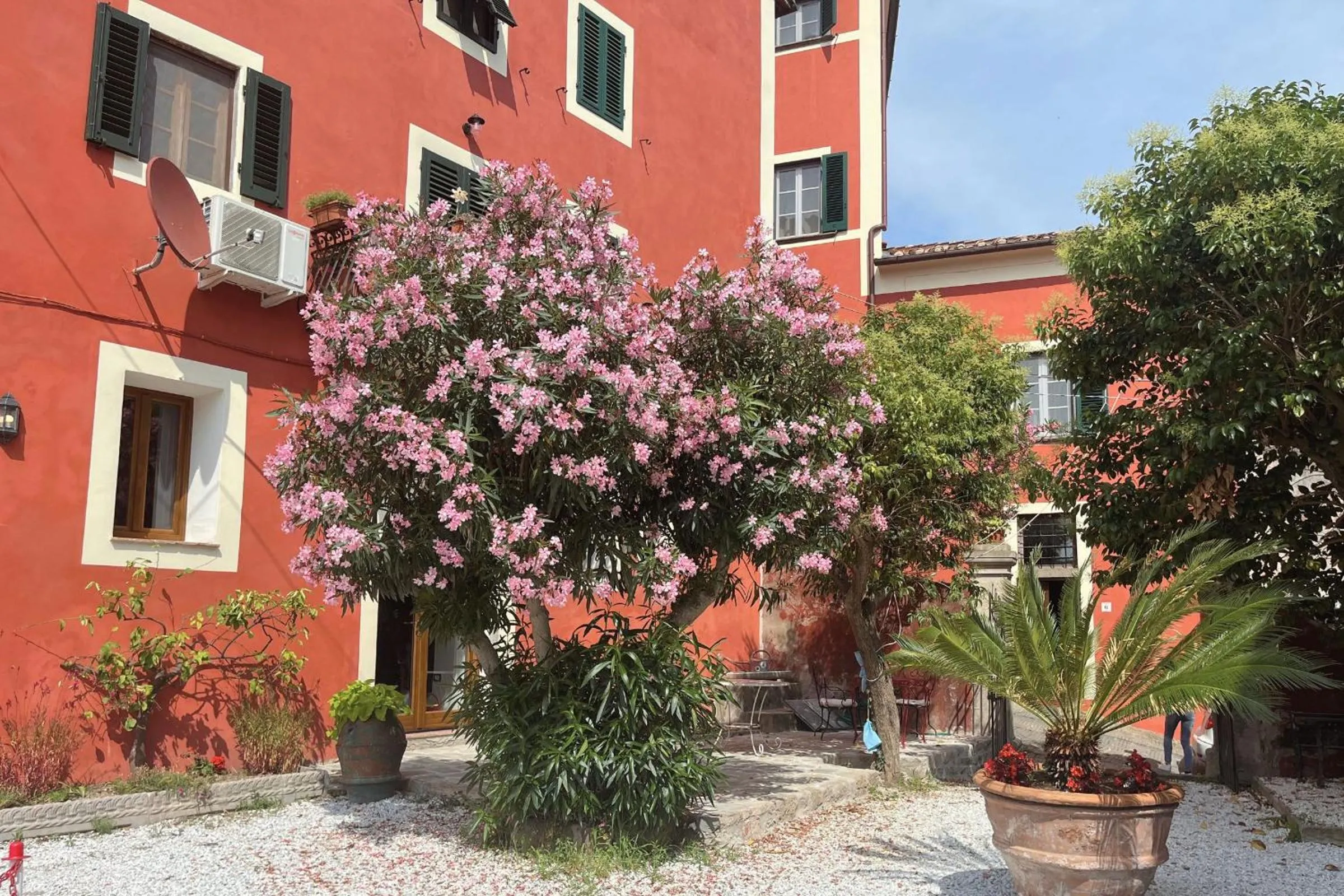 Property building in Hotel Villa Sermolli