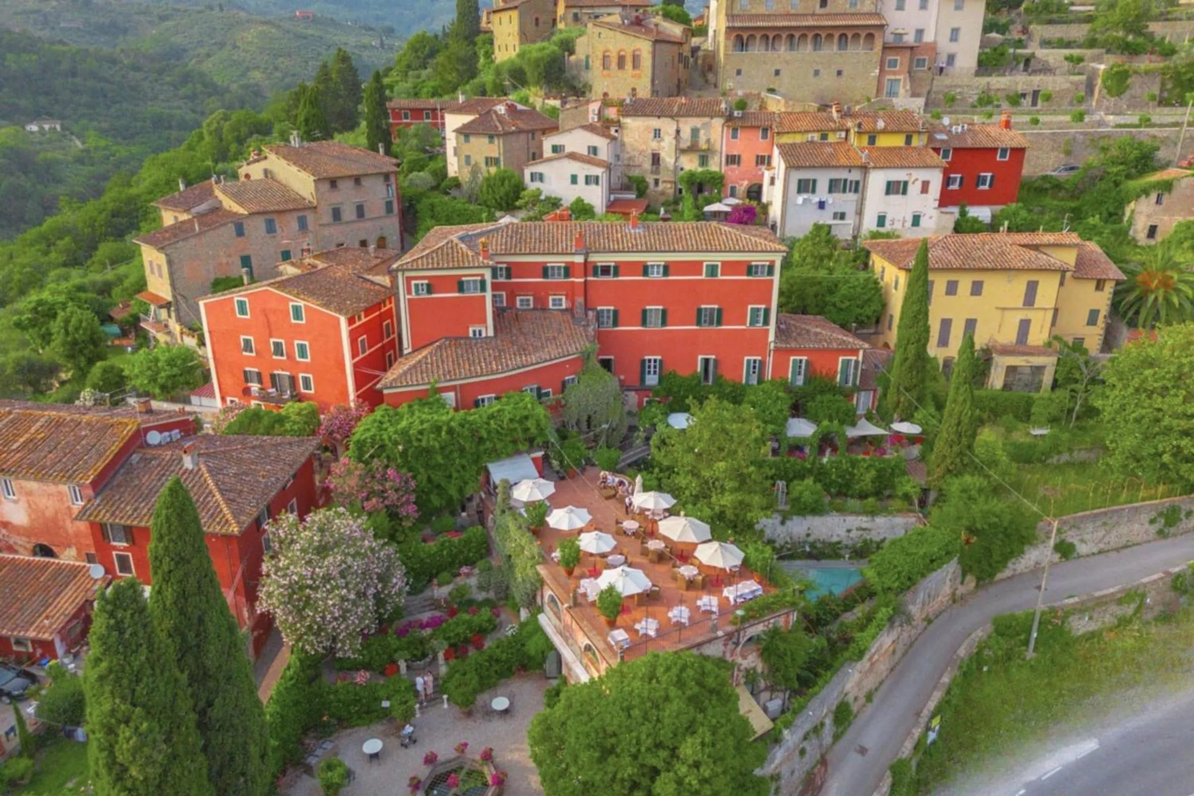 Property building in Hotel Villa Sermolli