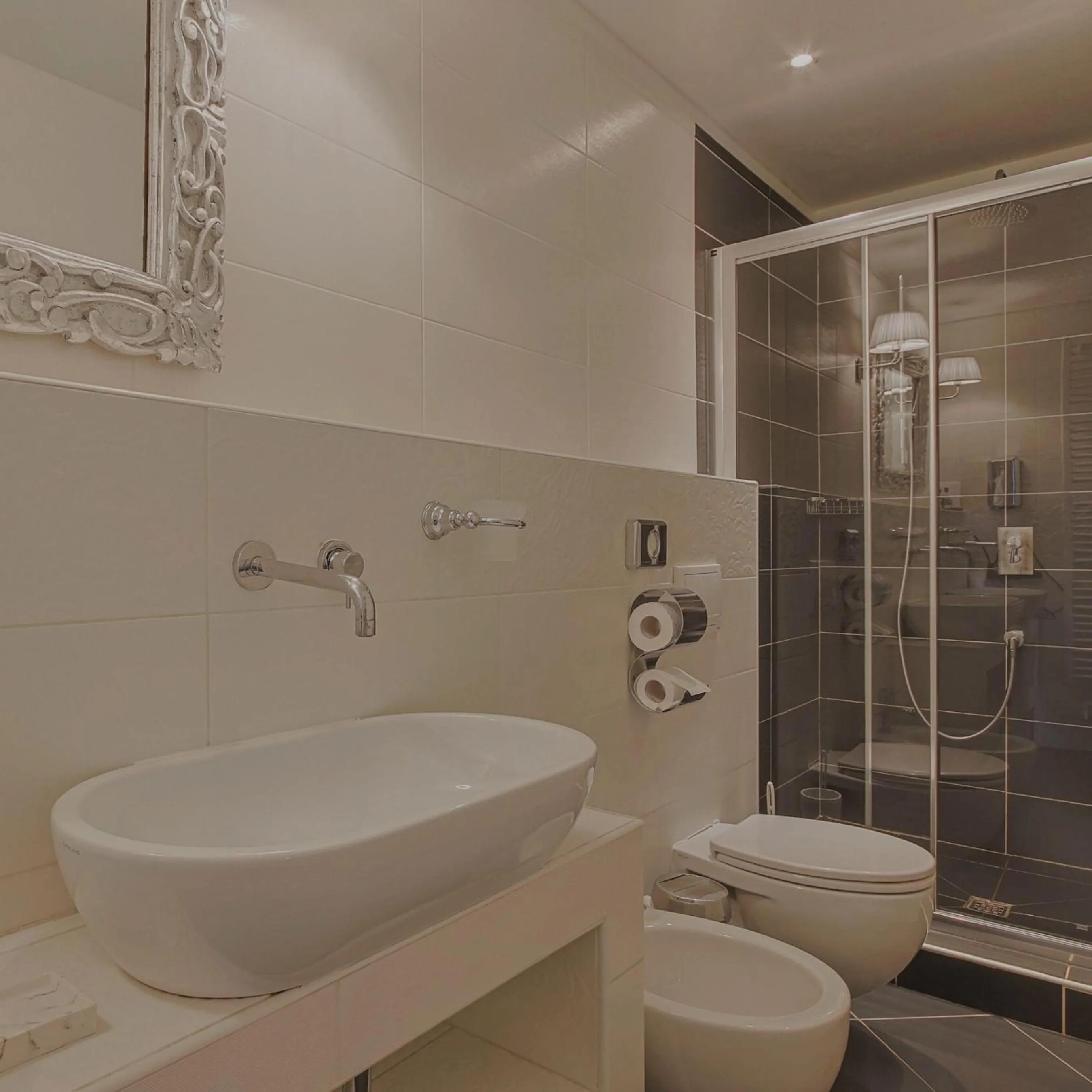 Shower in Hotel Villa Sermolli