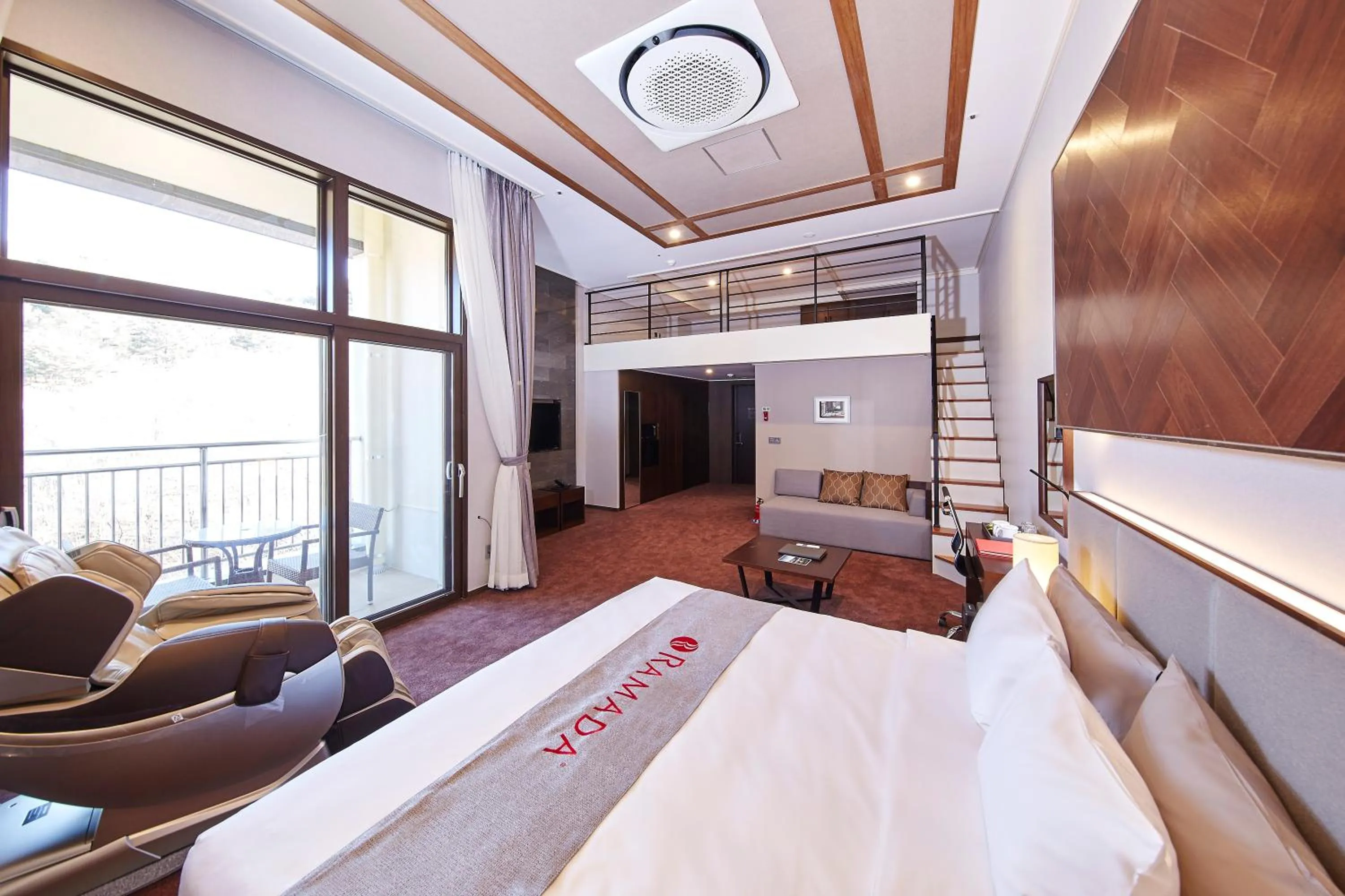 Photo of the whole room, Bed in Ramada Hotel & Suite by Wyndham Gangwon Pyeongchang
