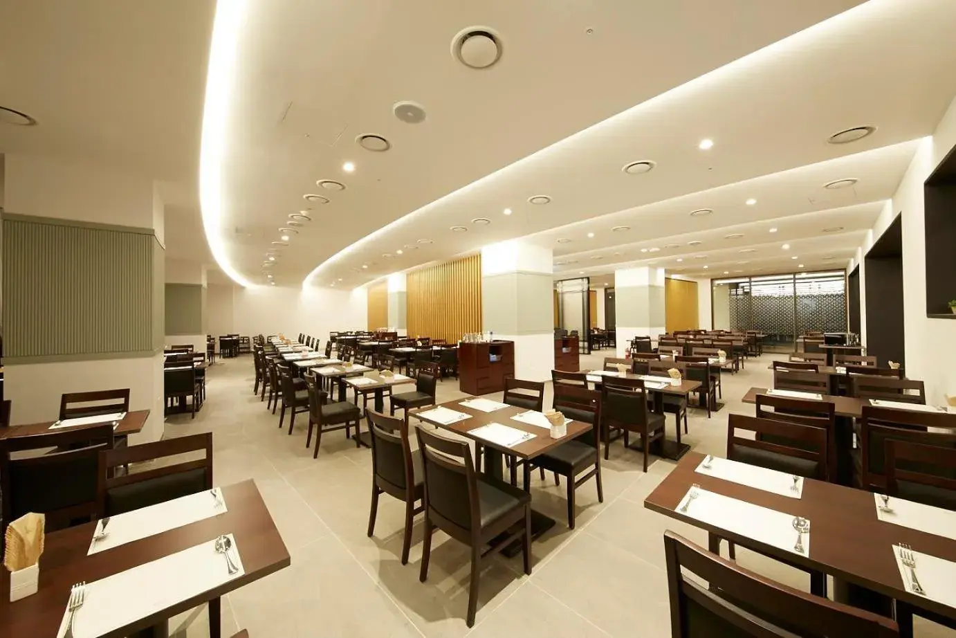 Restaurant/places to eat in Ramada Hotel & Suite by Wyndham Gangwon Pyeongchang Restaurant/places to eat in Ramada Hotel & Suite by Wyndham Gangwon Pyeongchang