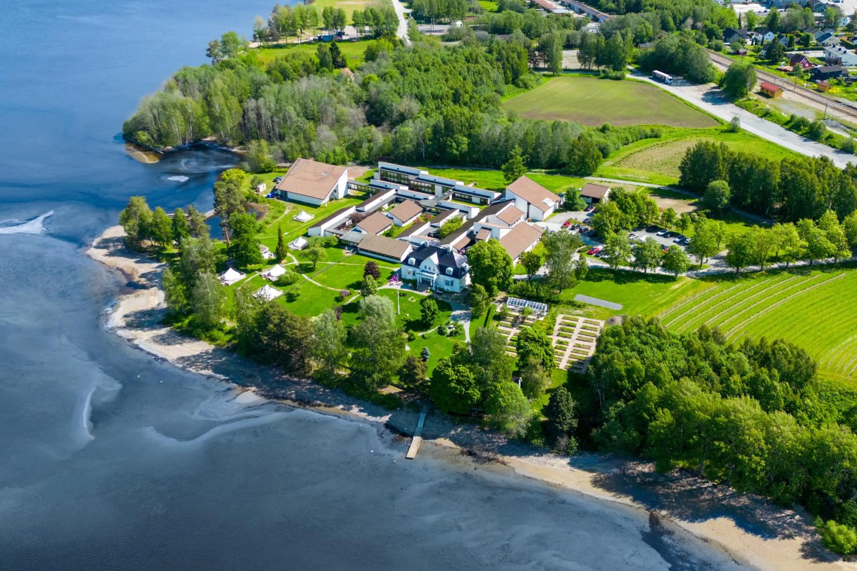 Property building in Thorbjørnrud Hotell