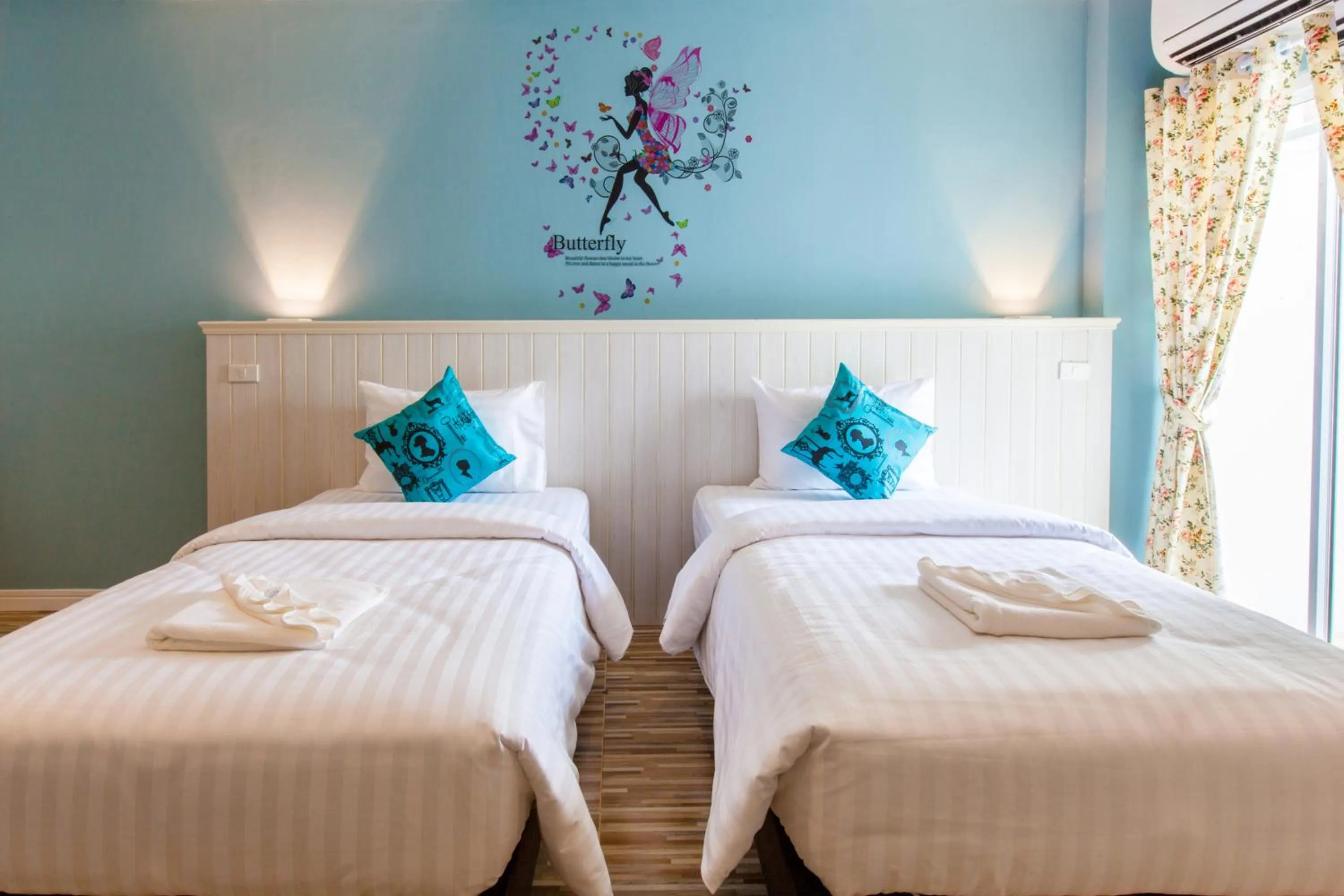 Bed in Gallery Lake View Hotel