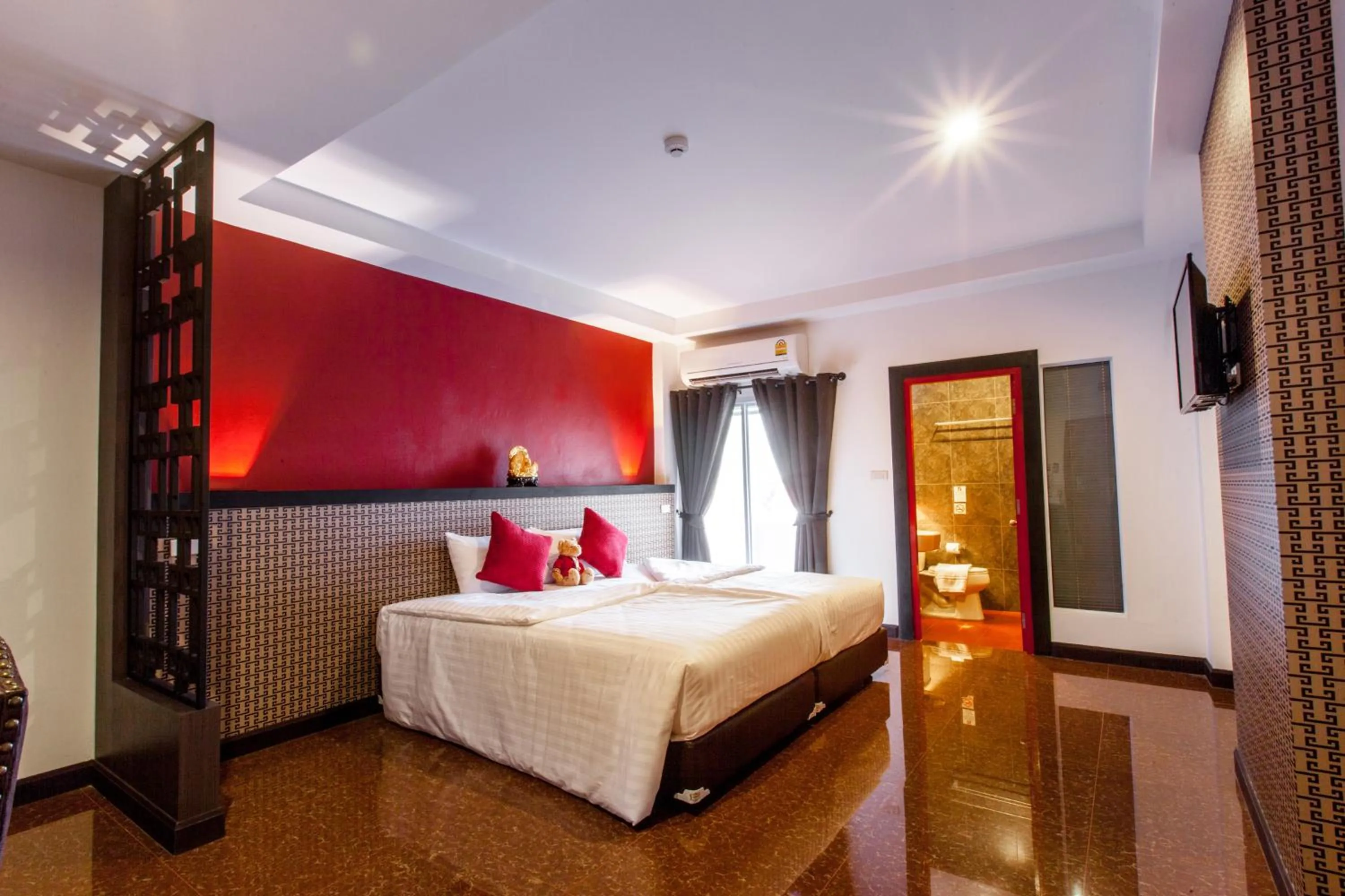 Bedroom, Bed in Gallery Lake View Hotel