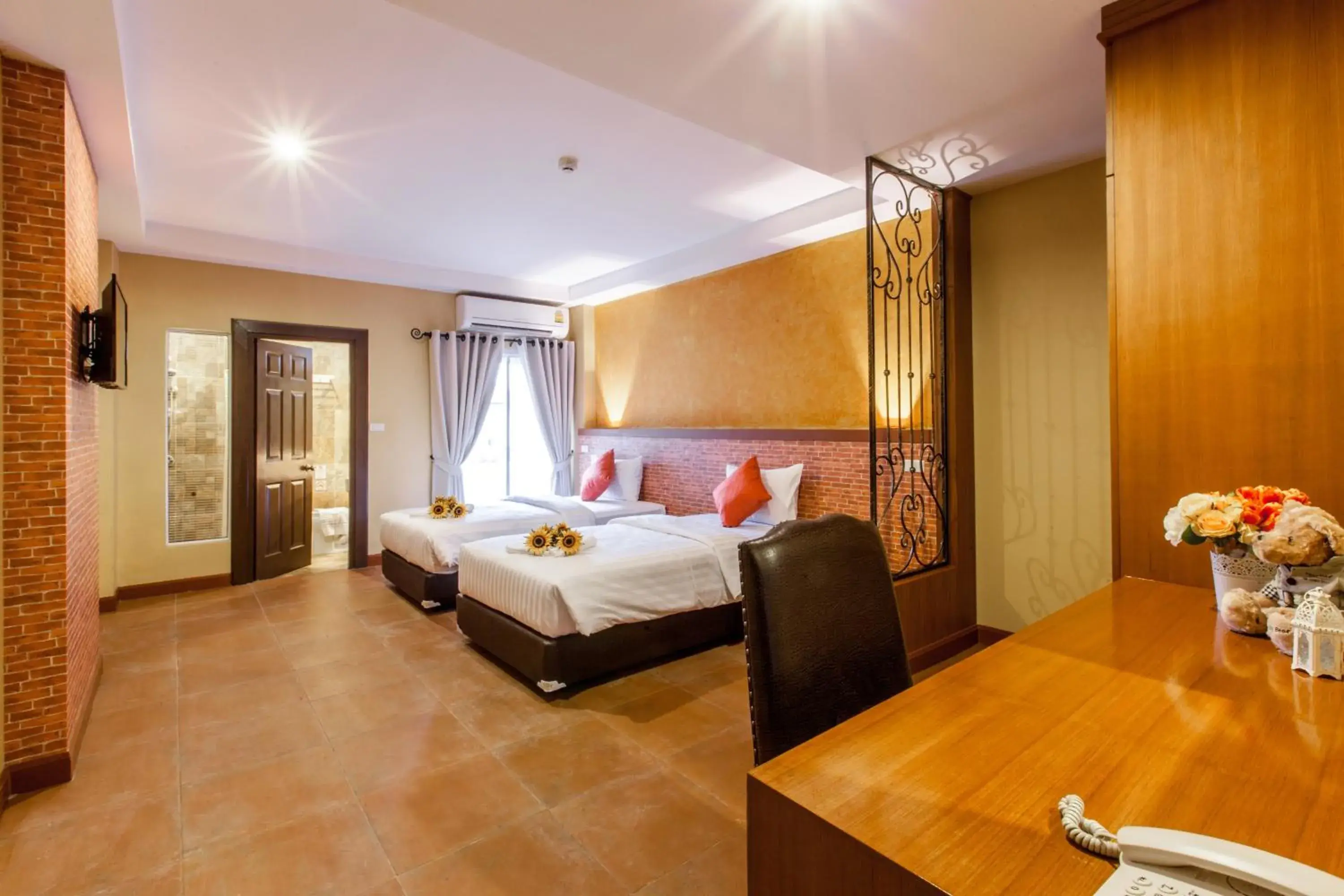 Superior Double or Twin Room in Gallery Lake View Hotel Superior Double or Twin Room in Gallery Lake View Hotel