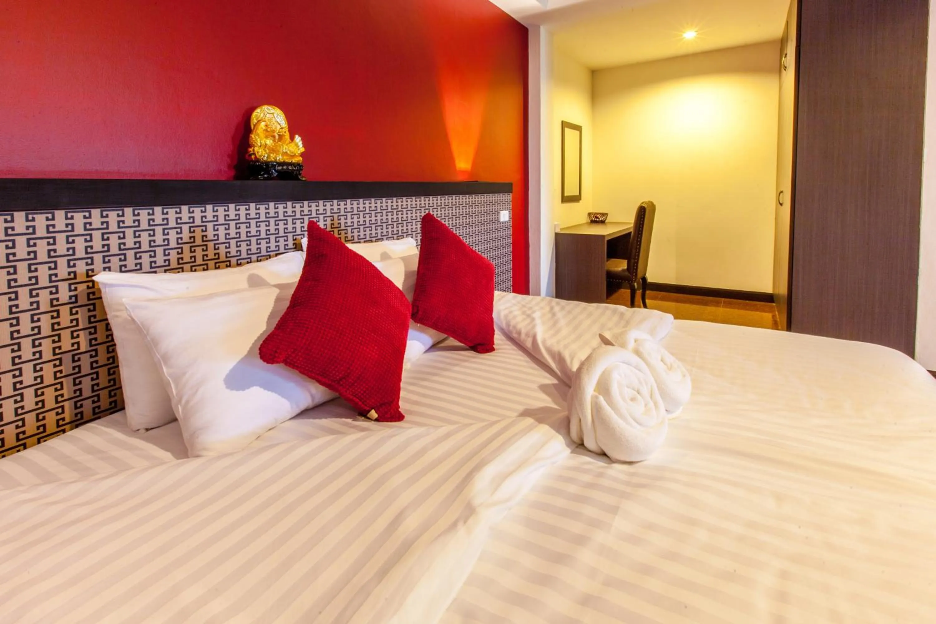 Bed in Gallery Lake View Hotel