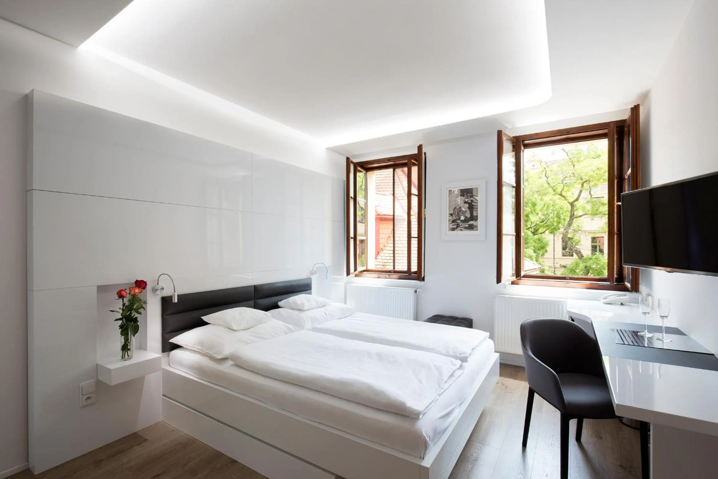 Hotel 100