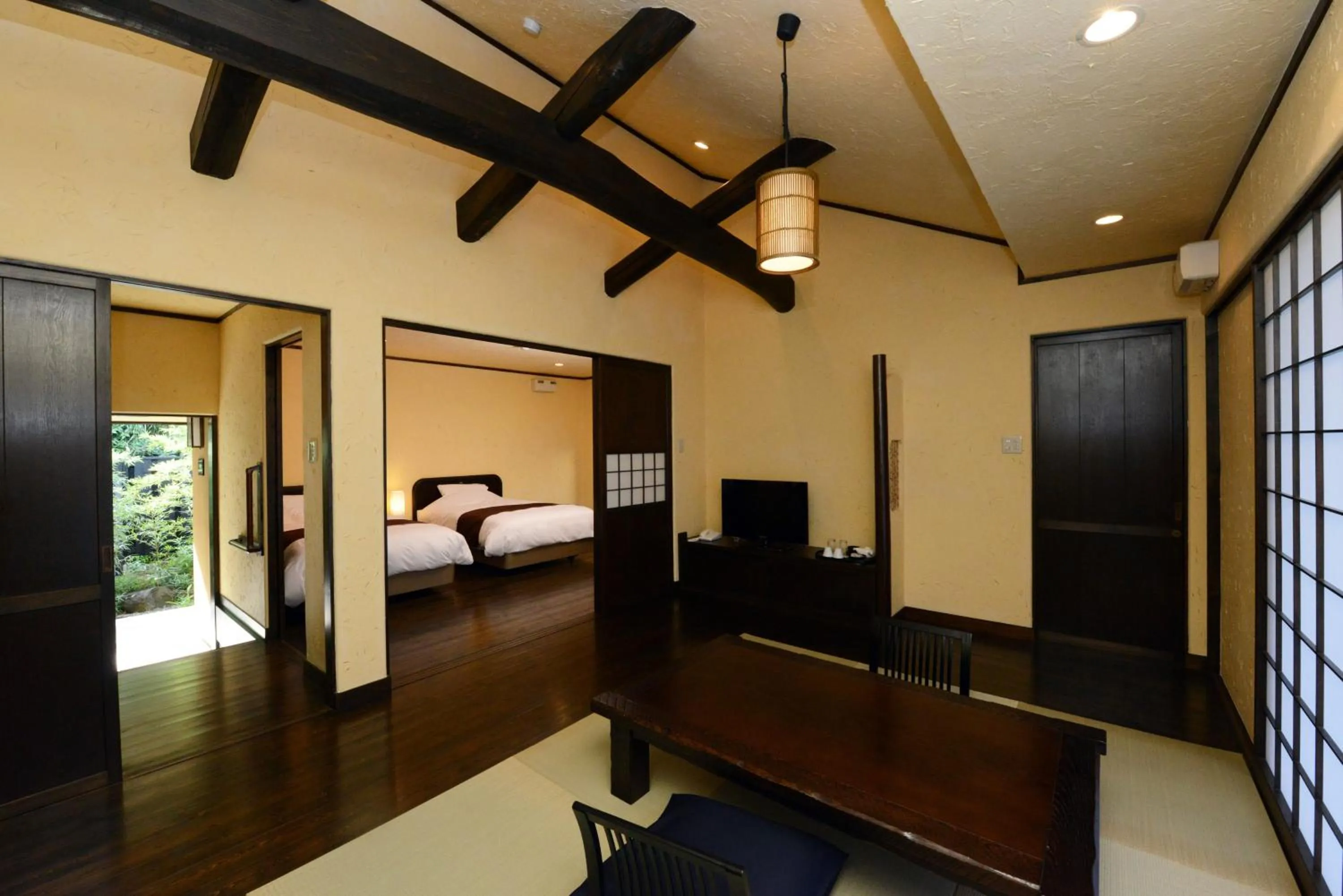 Living room, Bed in Ito Yukitei Kawana Bettei