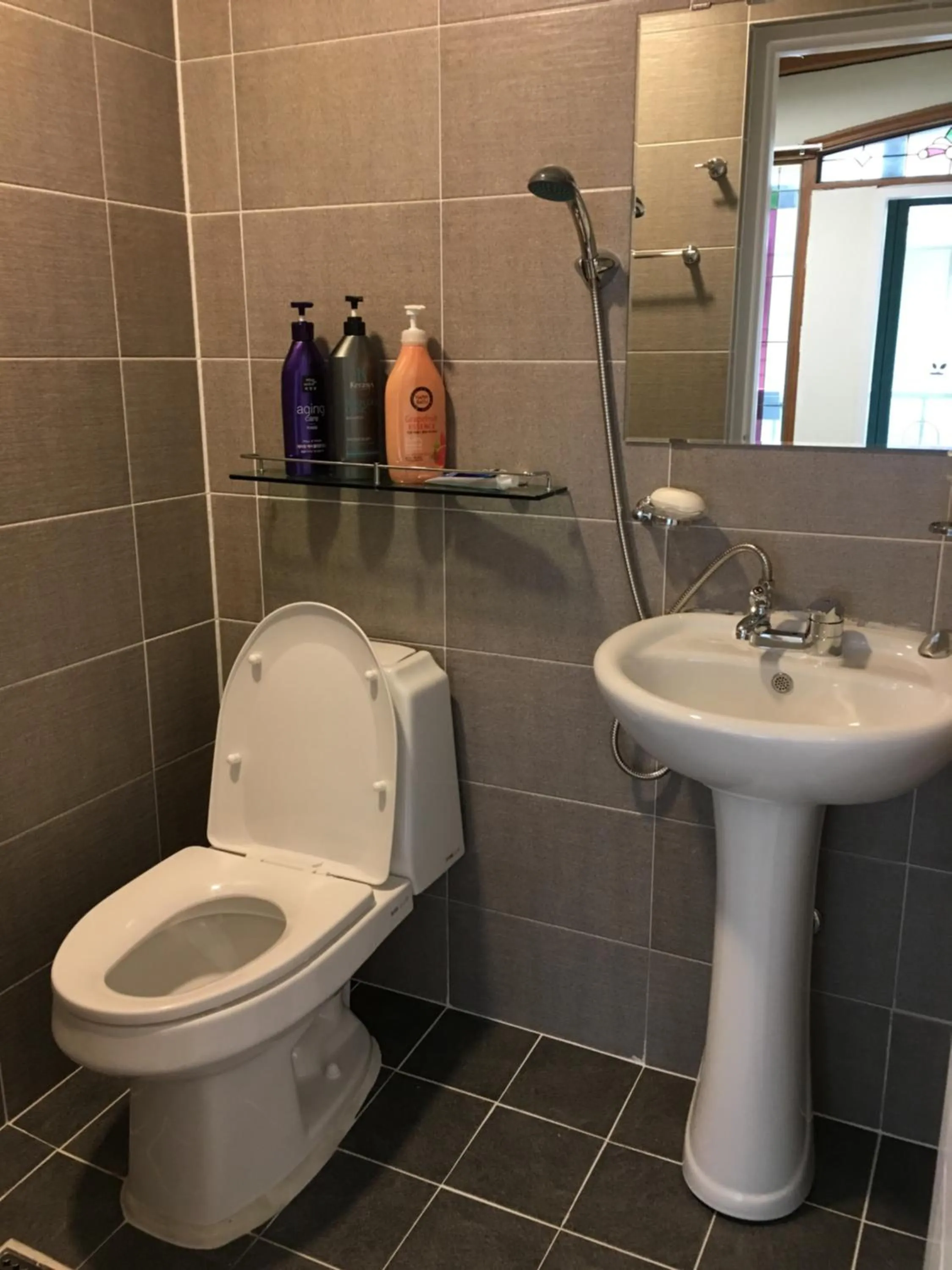 Take 1 Guesthouse Hongdae