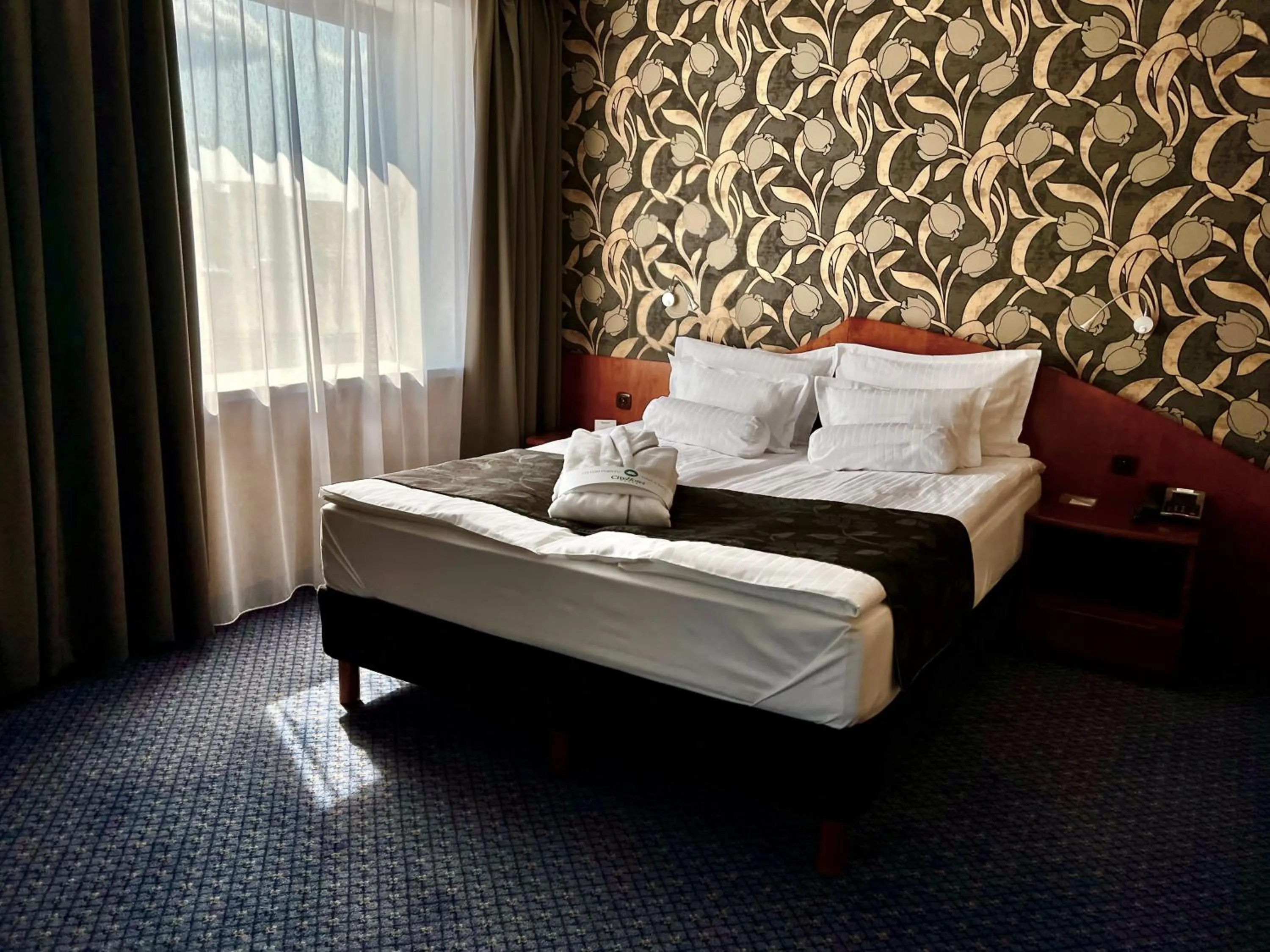 Bedroom, Bed in City Hotel