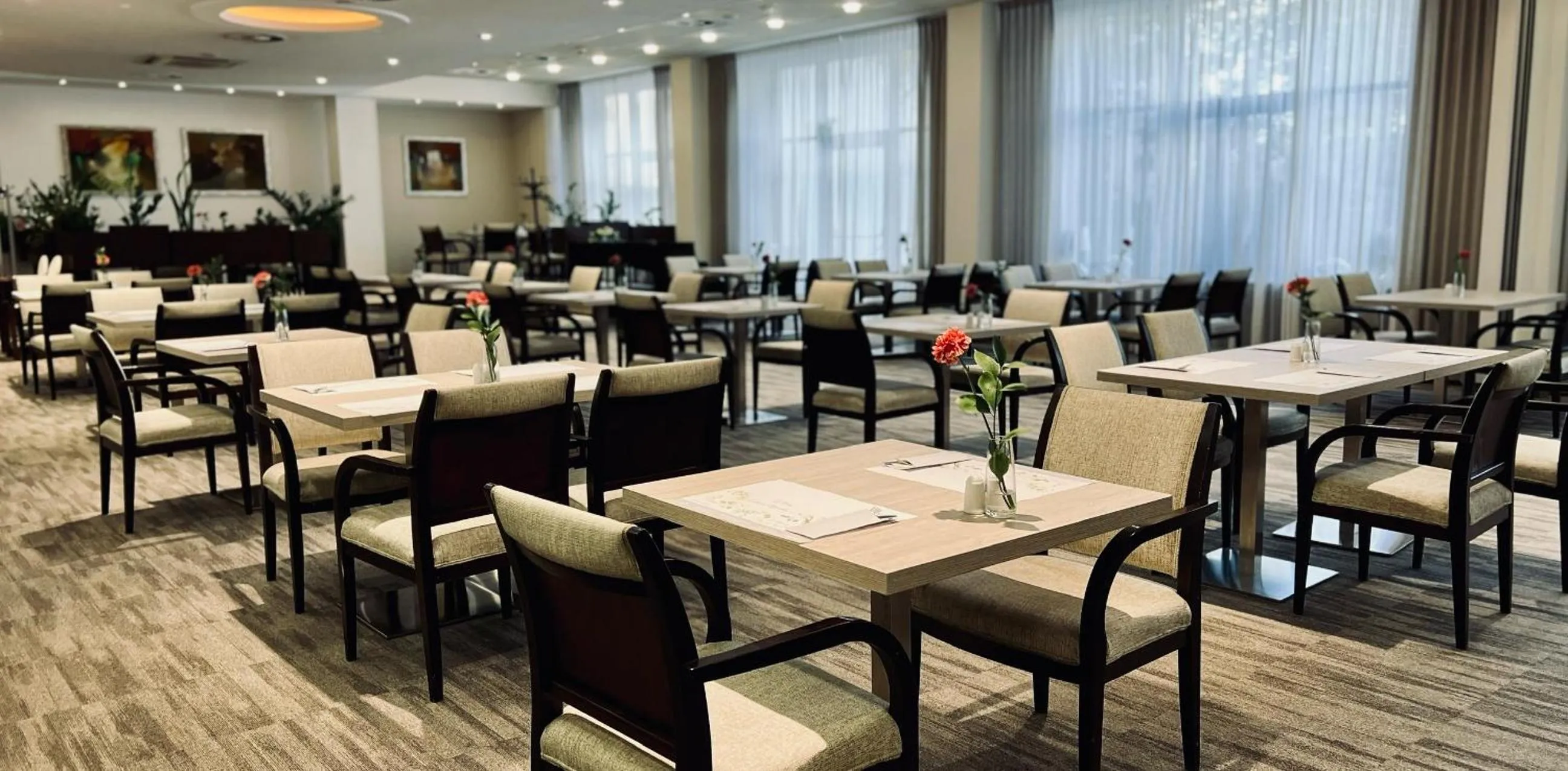 Restaurant/places to eat in City Hotel