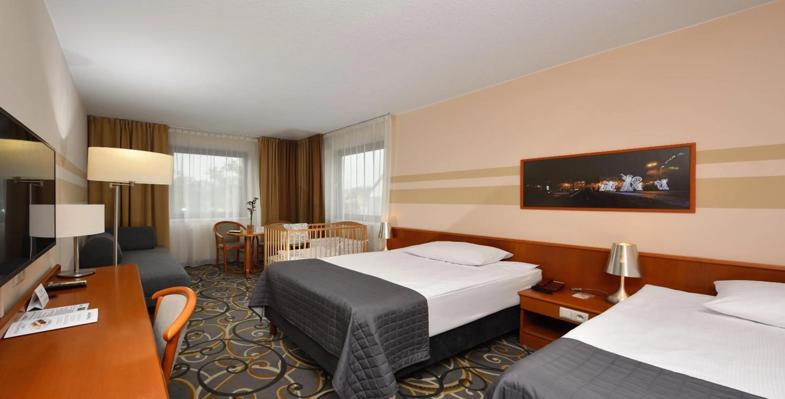 Photo of the whole room, Bed in City Hotel