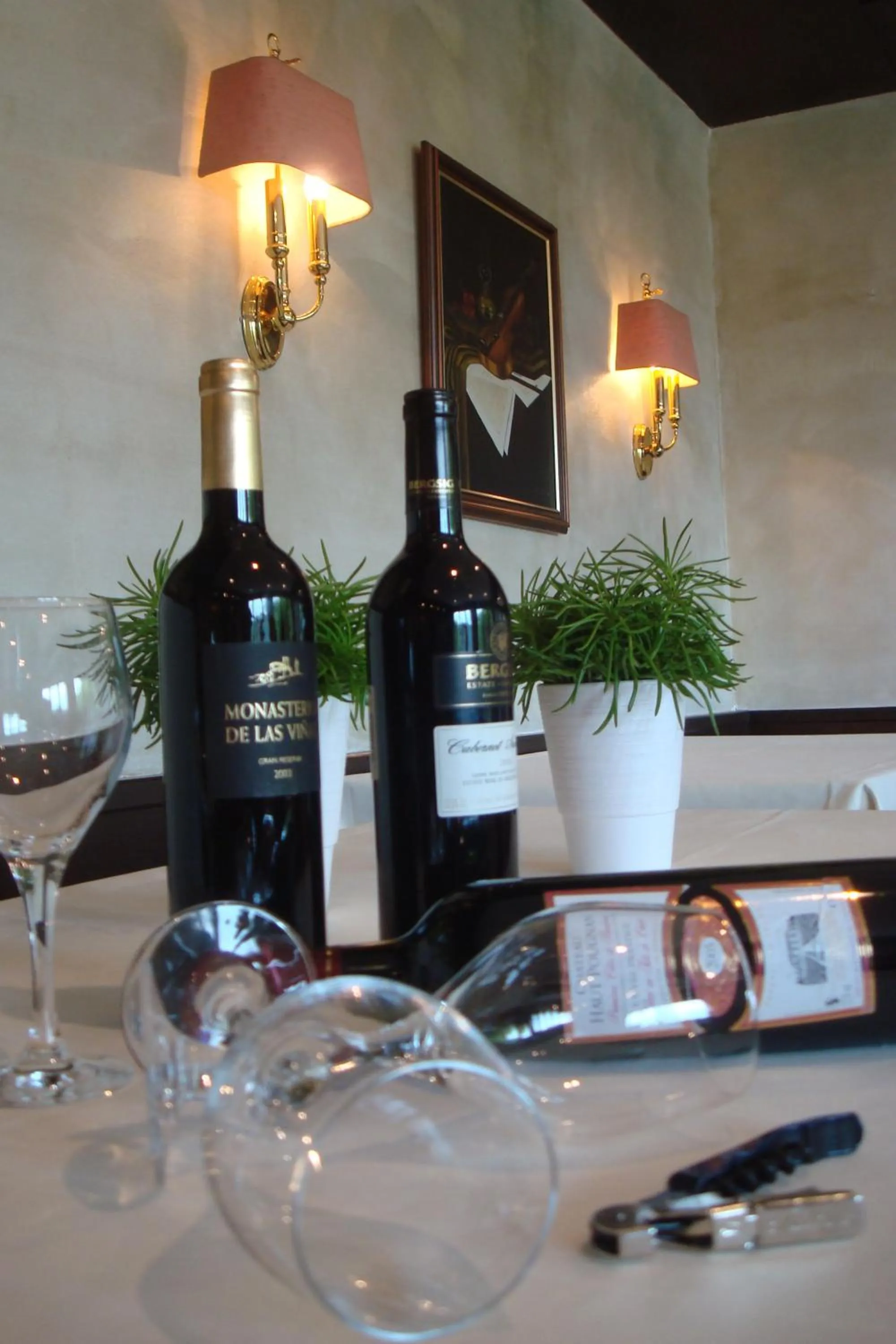 Restaurant/places to eat in Hotel Holl