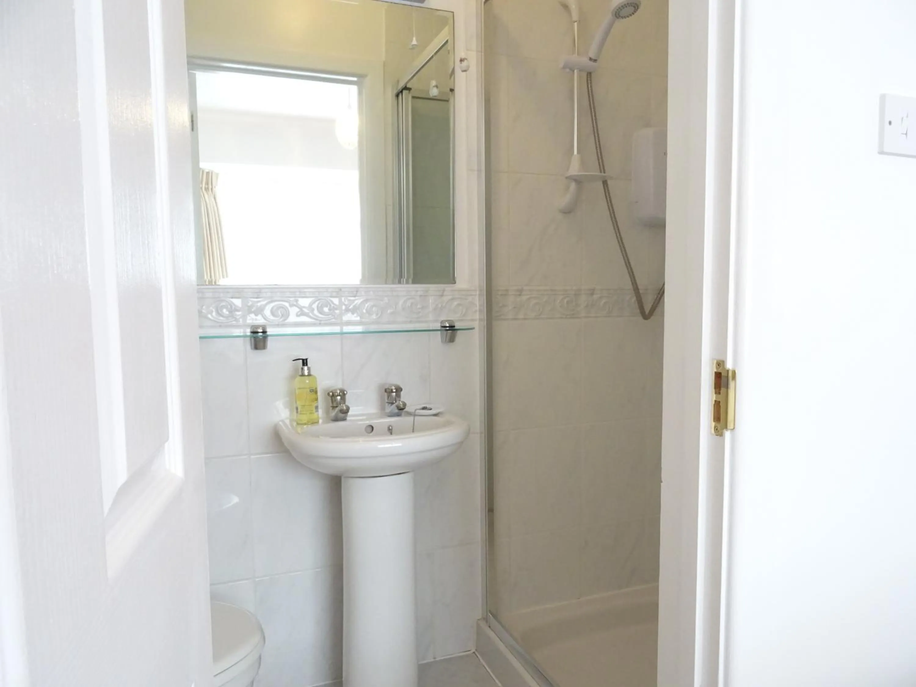 Double or Twin Room in Honey Lodge