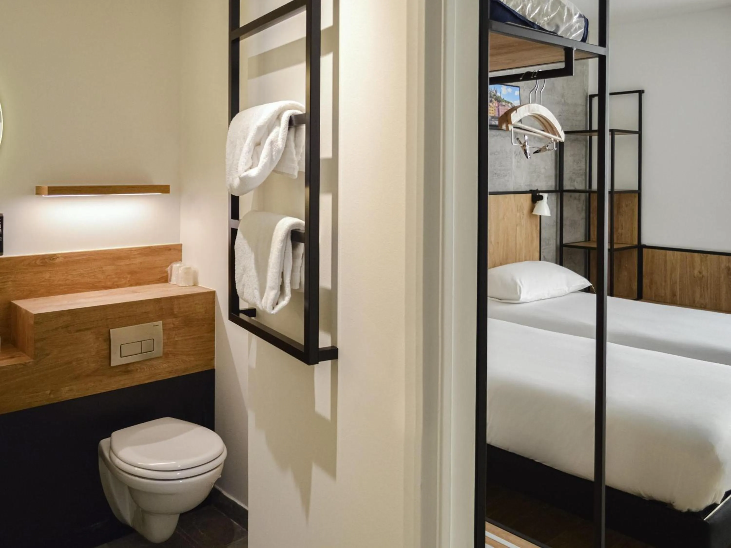 Bedroom, Bed in ibis Lyon Sud Oullins