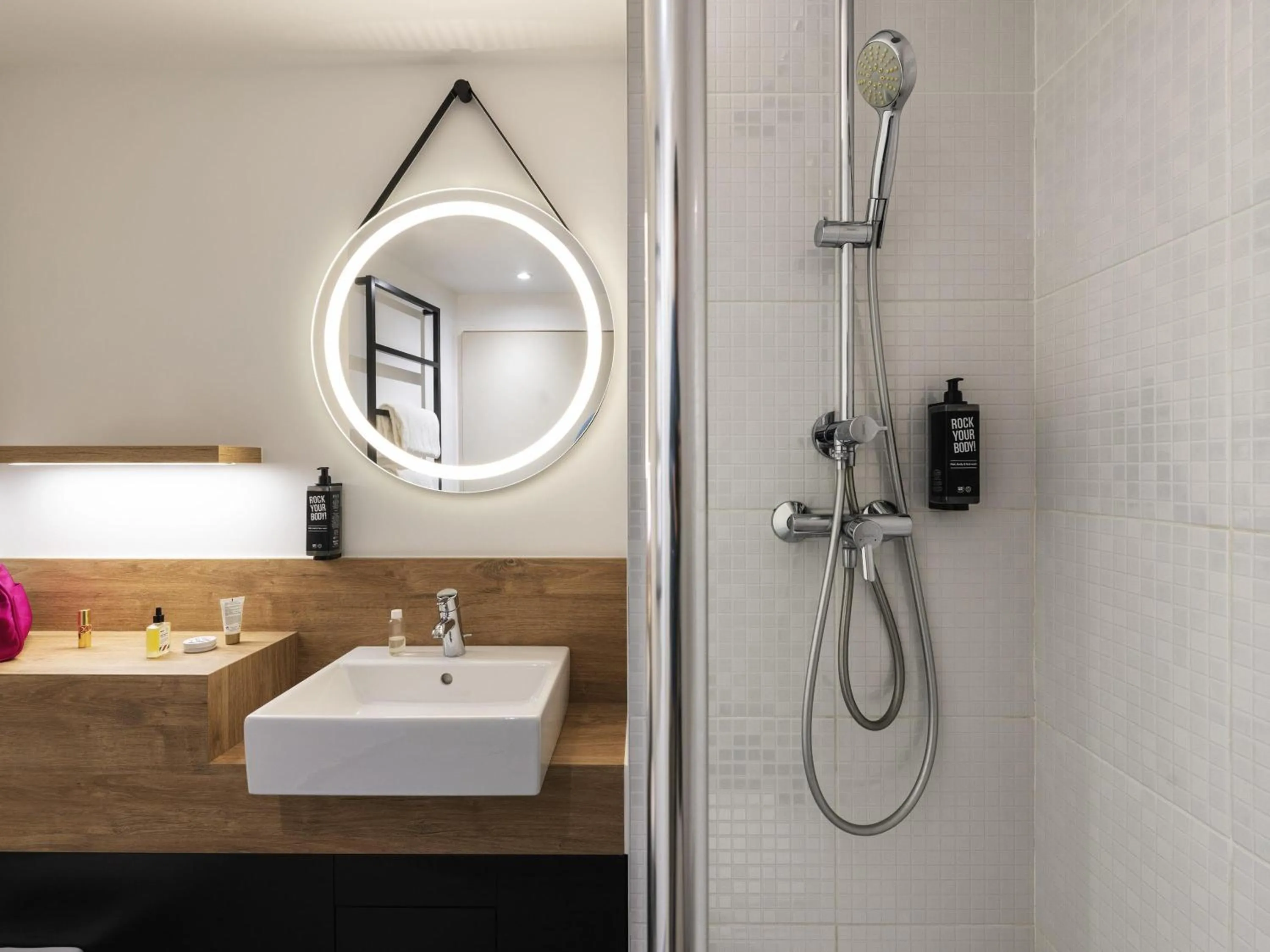 Bedroom in ibis Lyon Sud Oullins