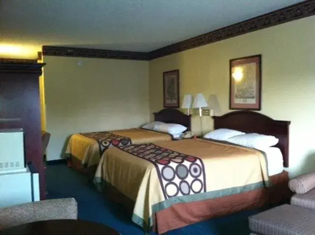 Queen Room with Two Queen Beds - Non-Smoking in Super 8 by Wyndham Piedmont Greenville Area Queen Room with Two Queen Beds - Non-Smoking in Super 8 by Wyndham Piedmont Greenville Area