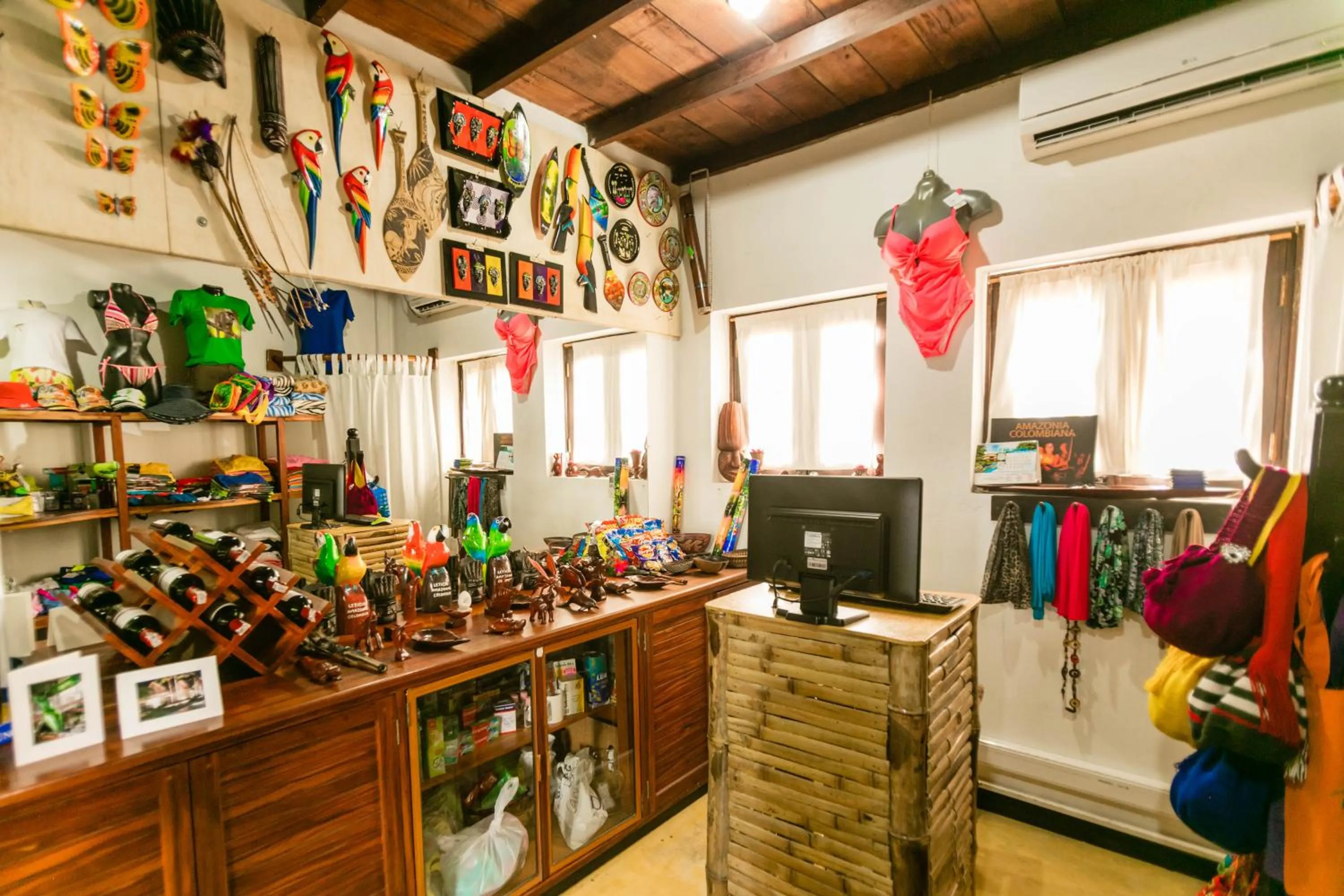 On-site shops in Decameron Decalodge Ticuna