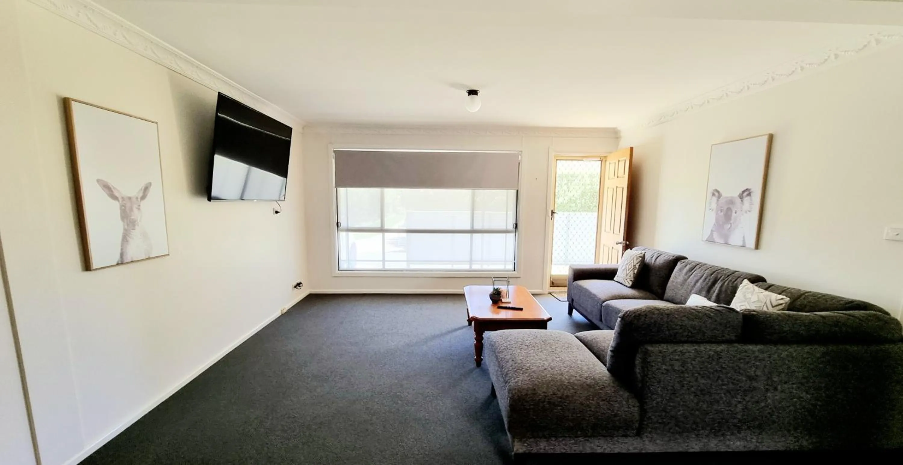 TV and multimedia in The Convent Boutique Accommodation plus Short Stay Holiday Homes