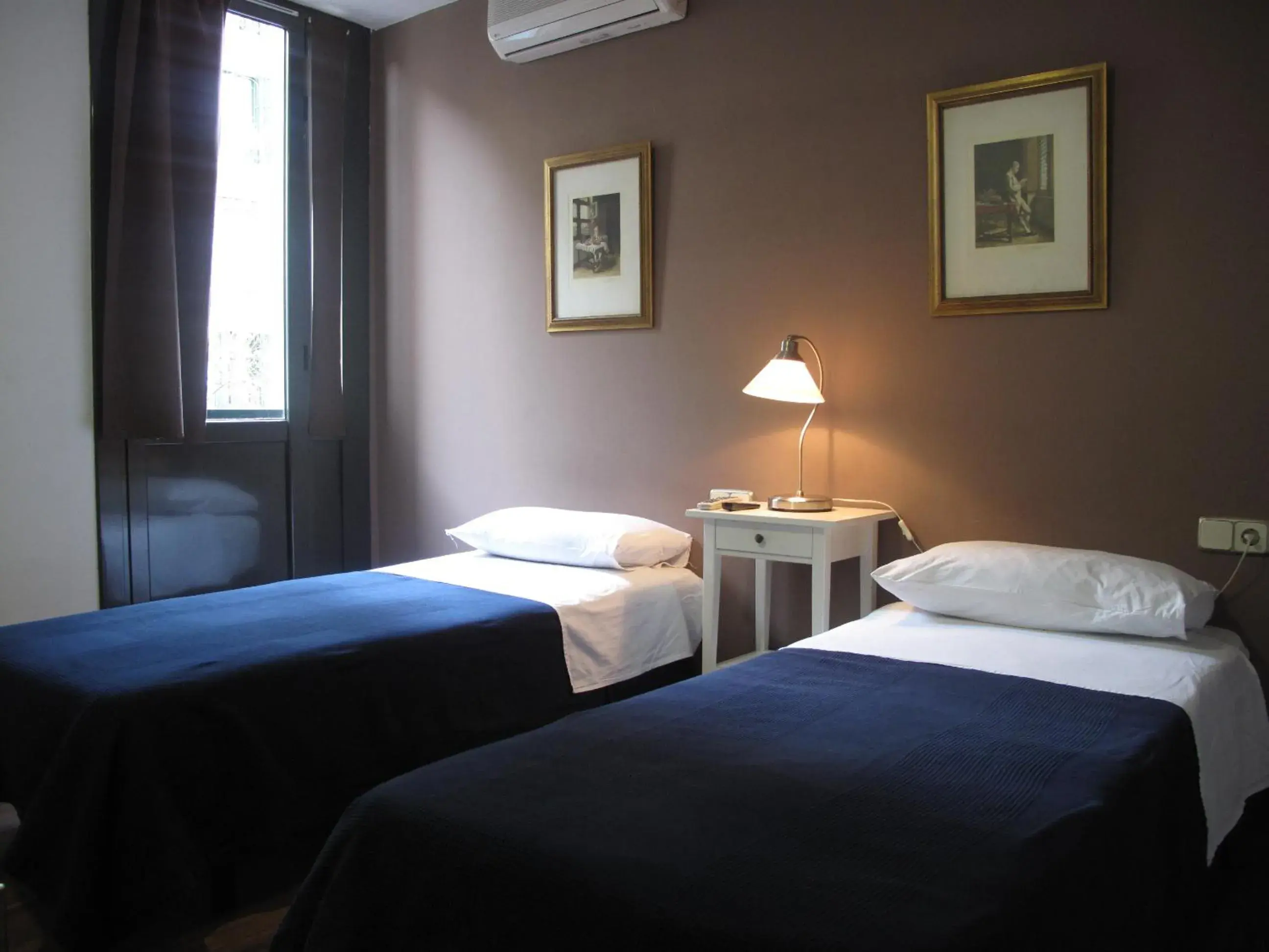 Hostal LK Barcelona Hostal LK Barcelona