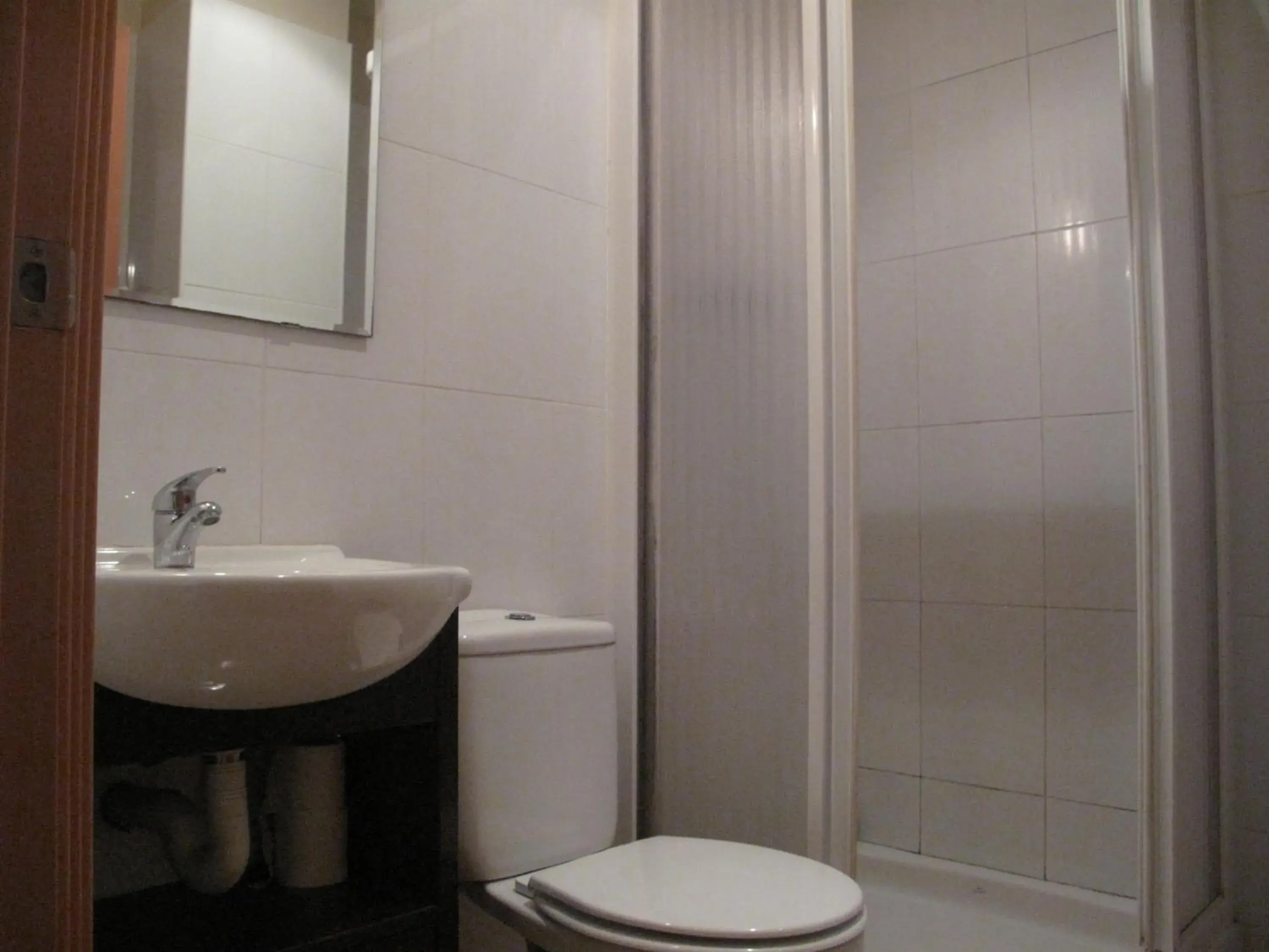 Single Room in Hostal LK Barcelona Single Room in Hostal LK Barcelona