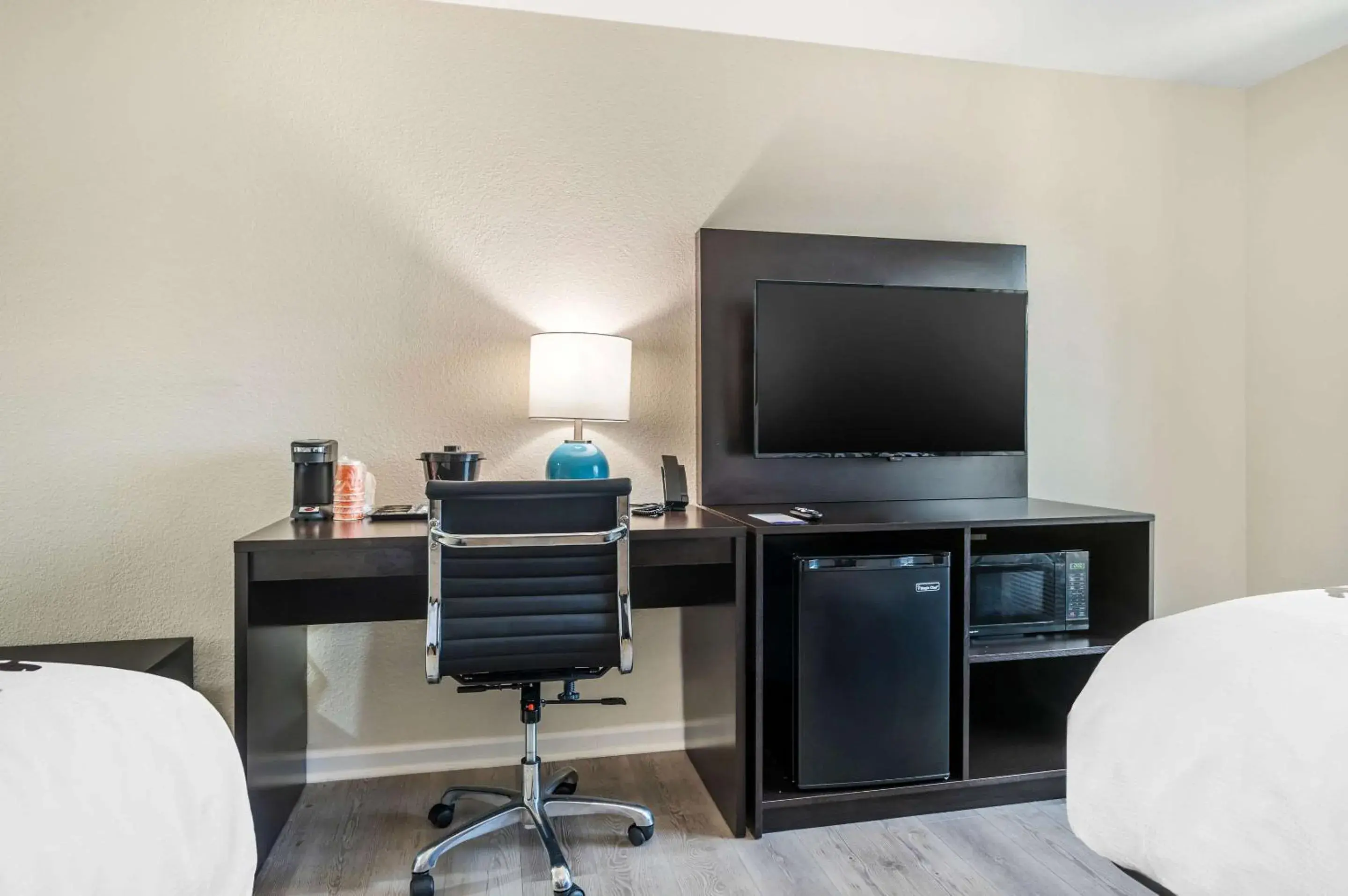 Bedroom in Sleep Inn & Suites Bedroom in Sleep Inn & Suites