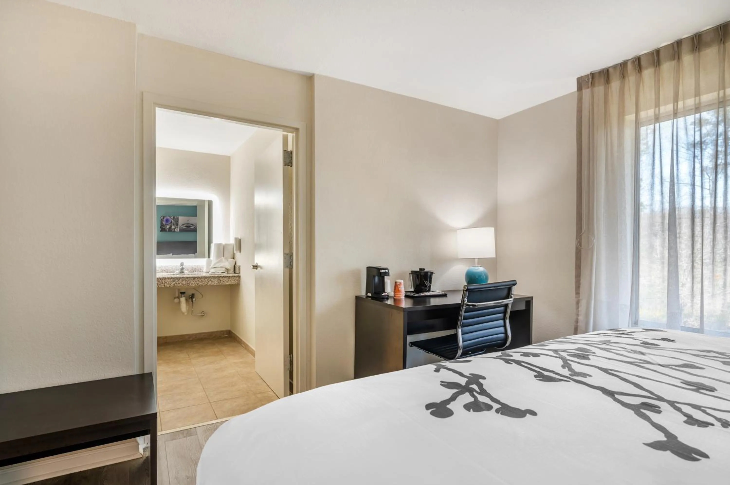 Bedroom, Bed in Sleep Inn & Suites