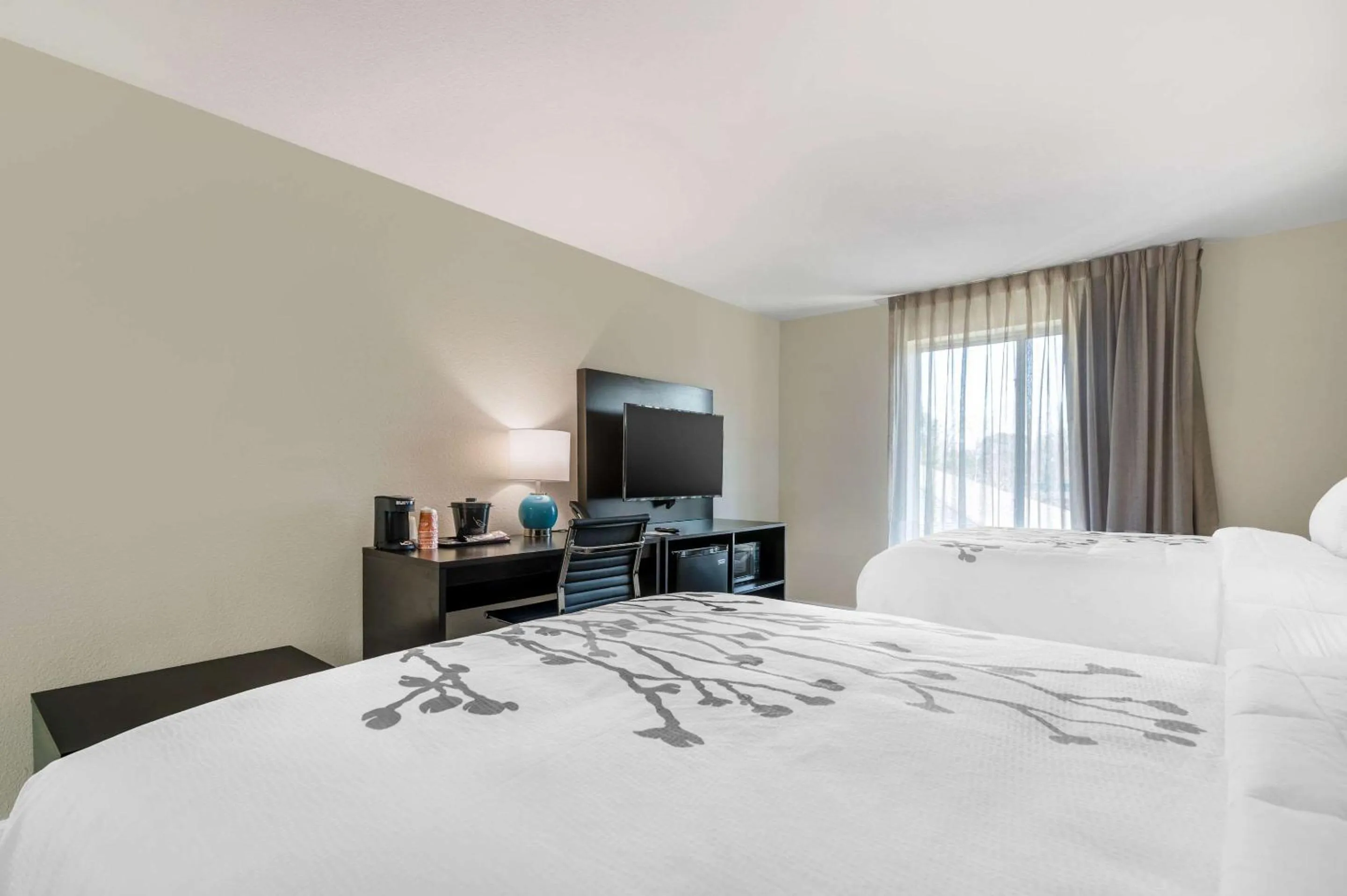 Bedroom, Bed in Sleep Inn & Suites