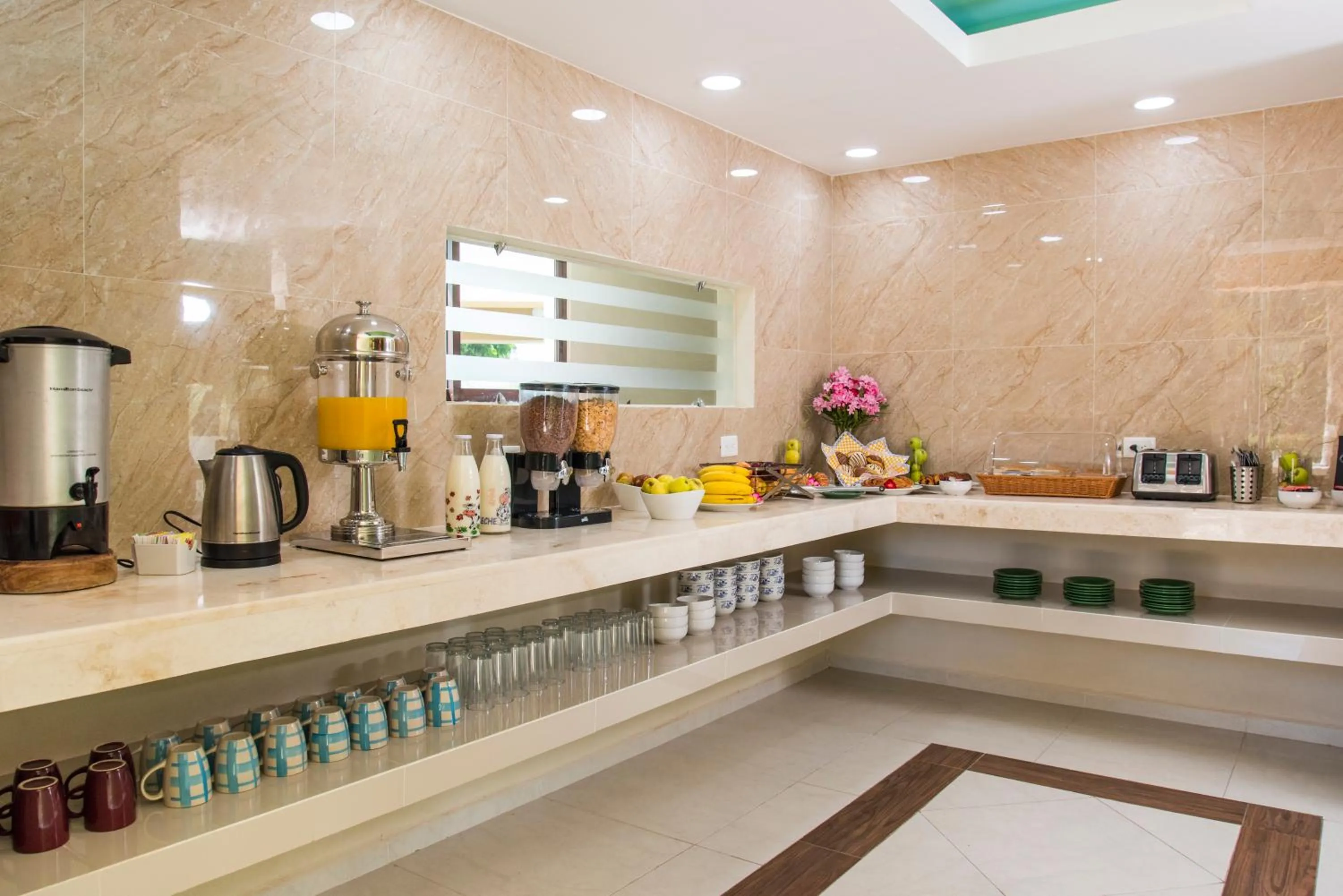 Restaurant/places to eat in Tecnohotel Mérida Norte