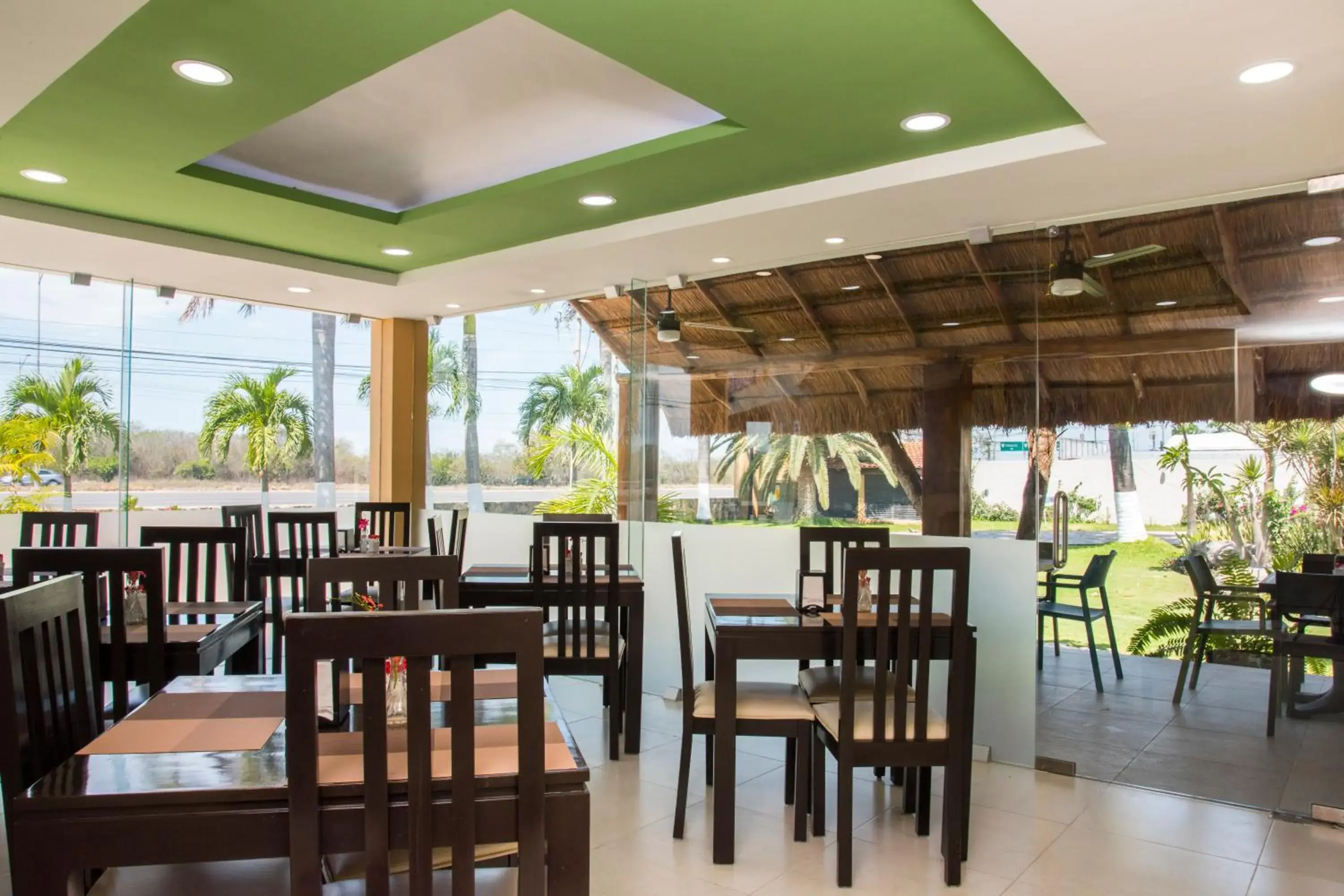 Restaurant/places to eat in Tecnohotel Mérida Norte Restaurant/places to eat in Tecnohotel Mérida Norte