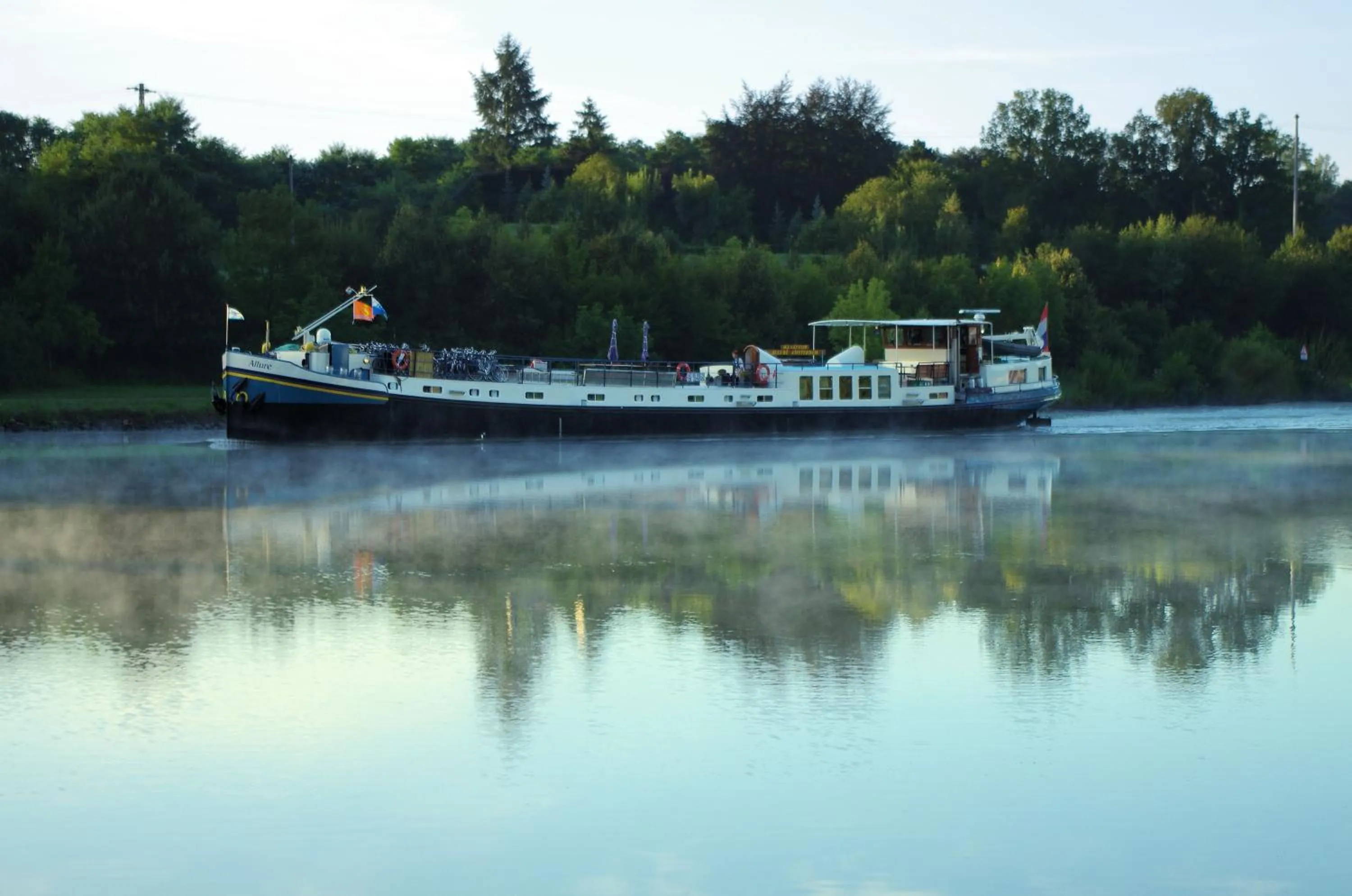 Property building in Hotelboat Allure