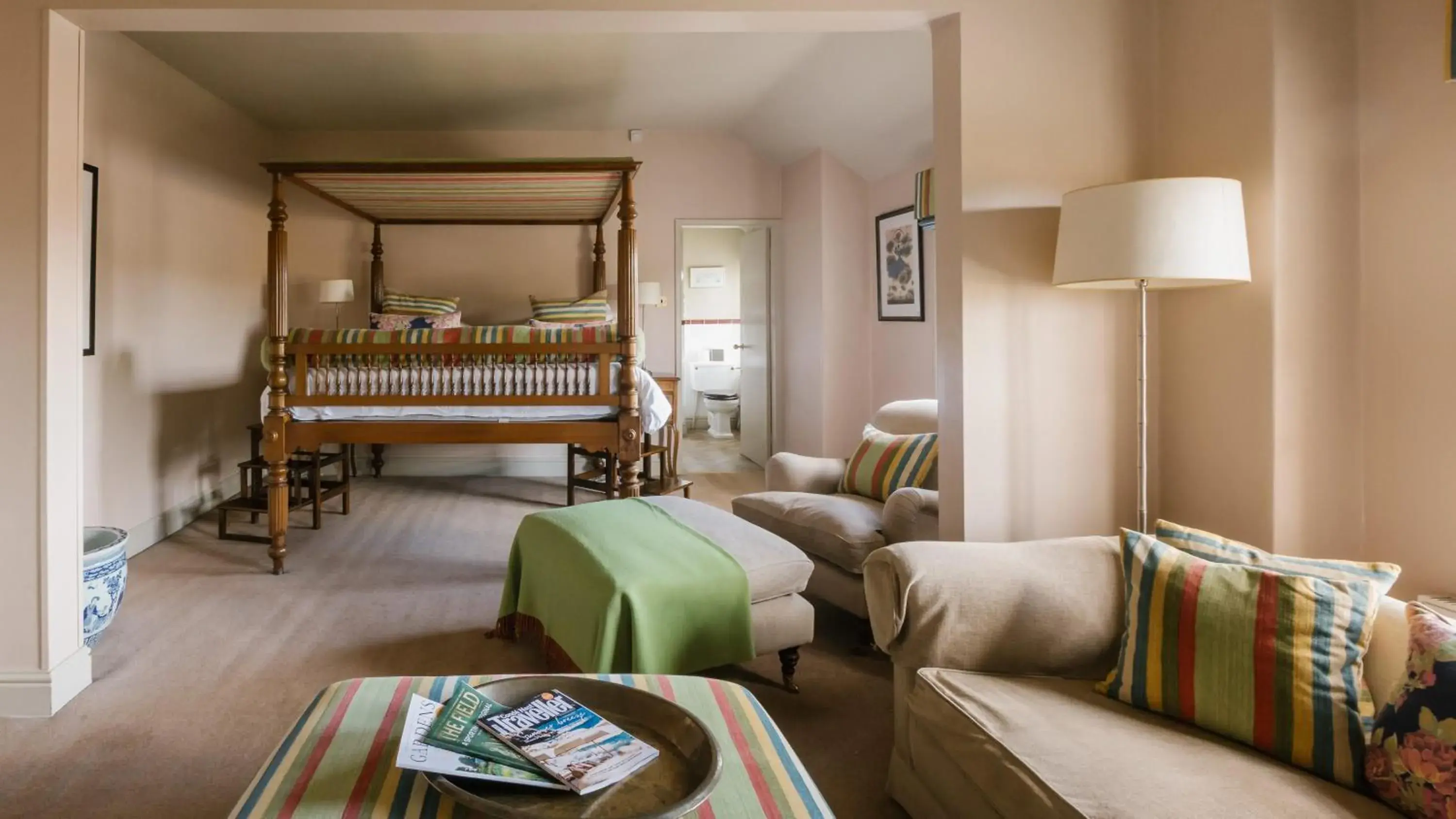 Bed in The White Swan Inn Bed in The White Swan Inn