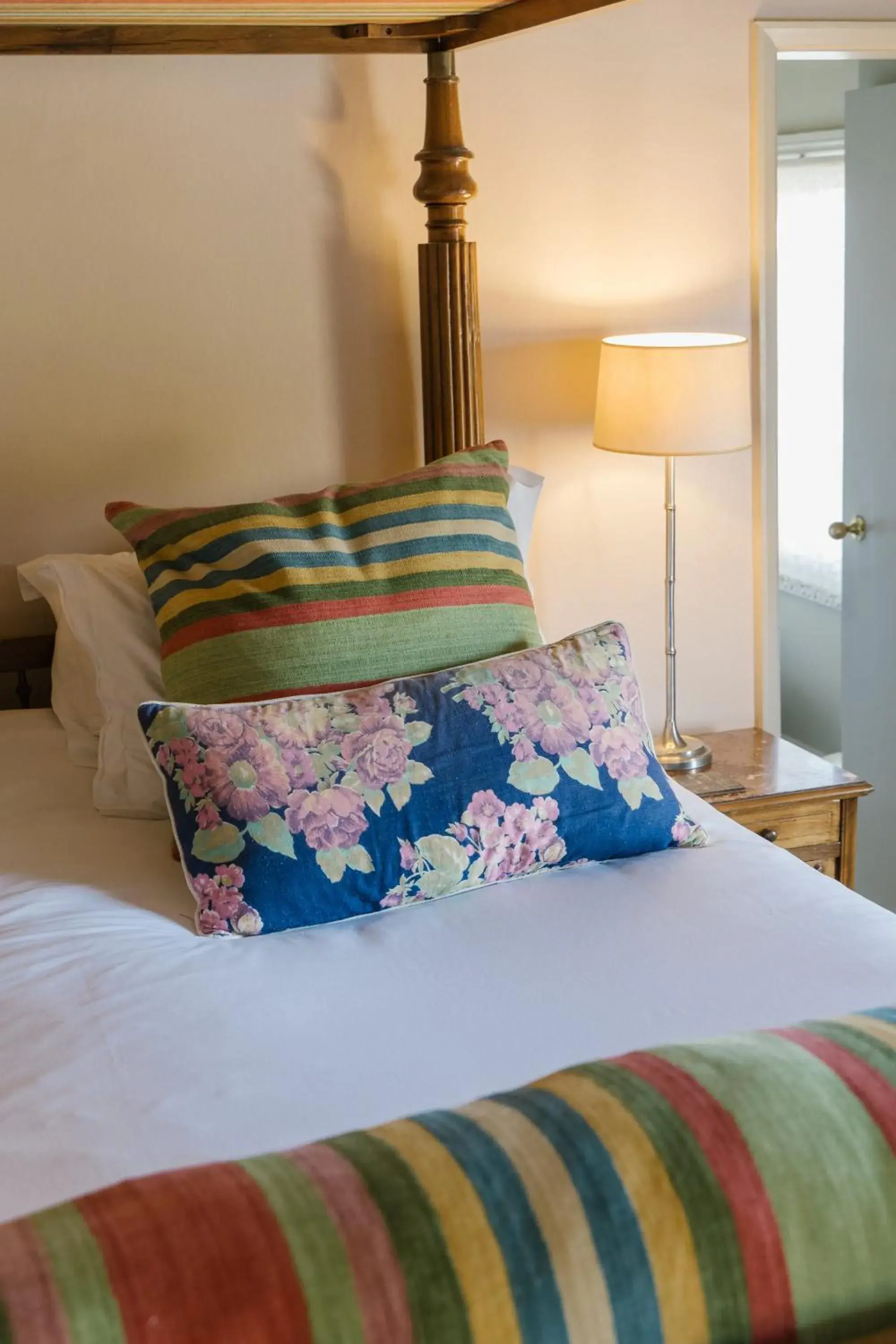 Bed in The White Swan Inn Bed in The White Swan Inn