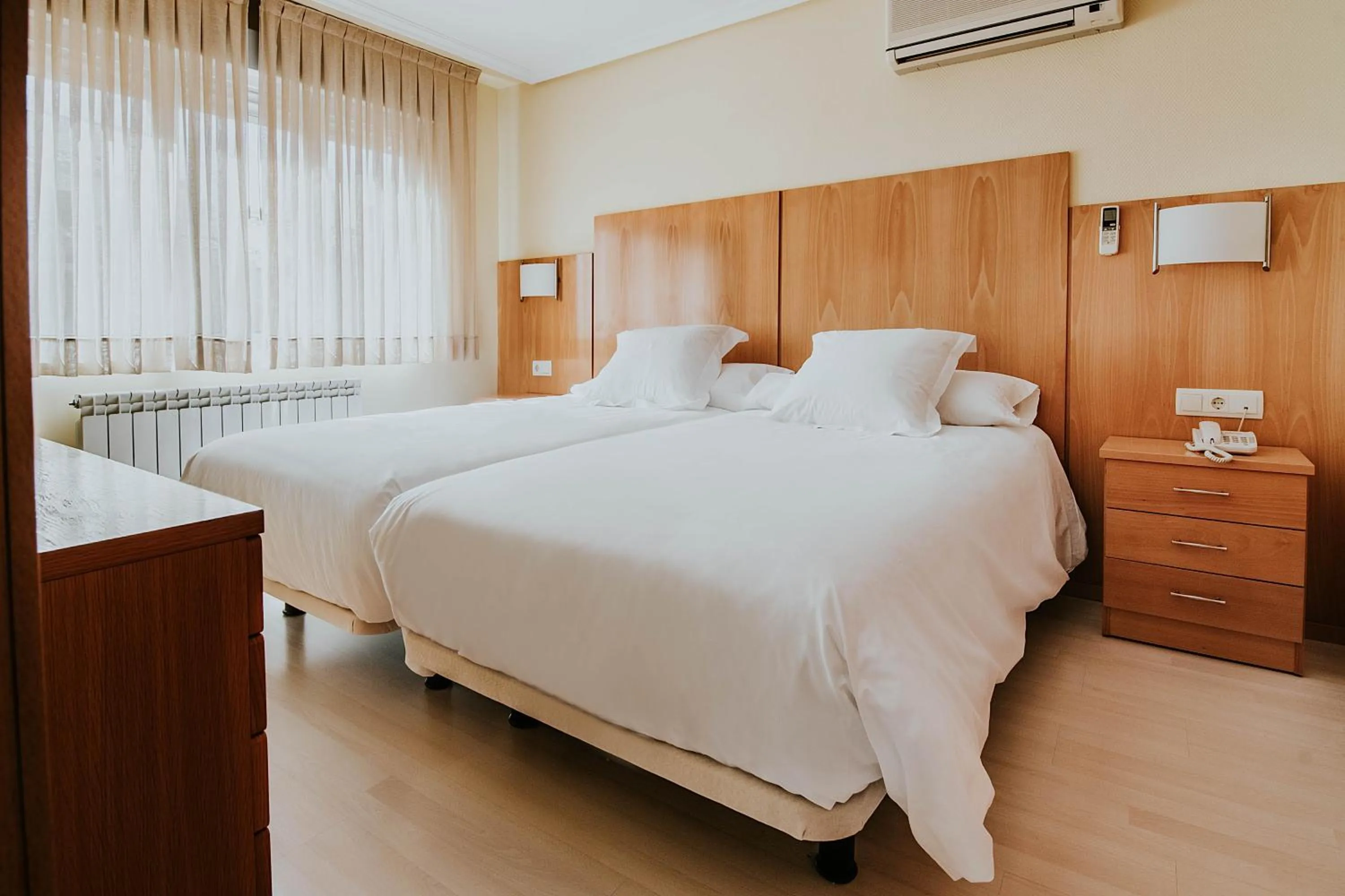 Bedroom, Bed in Hotel Isasa