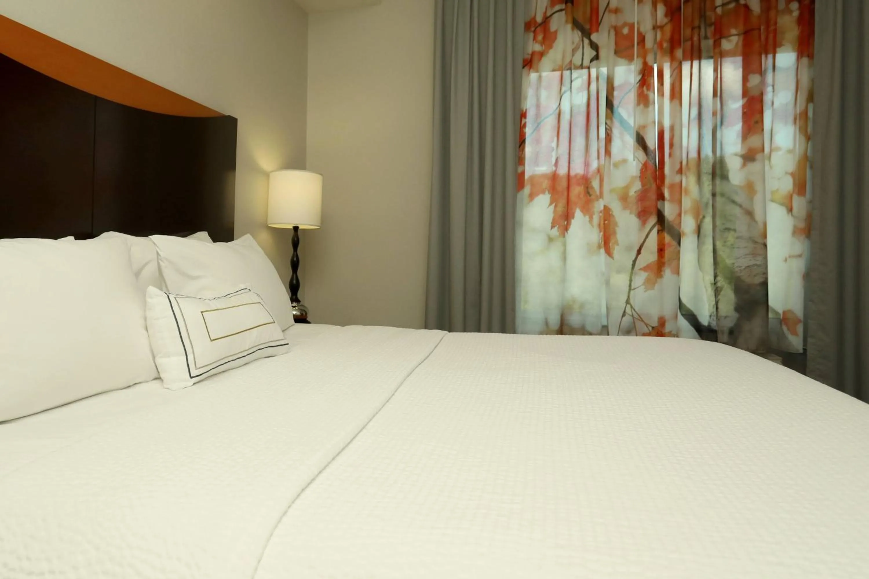 Bedroom, Bed in Fairfield Inn & Suites by Marriott Harrisburg West/New Cumberland
