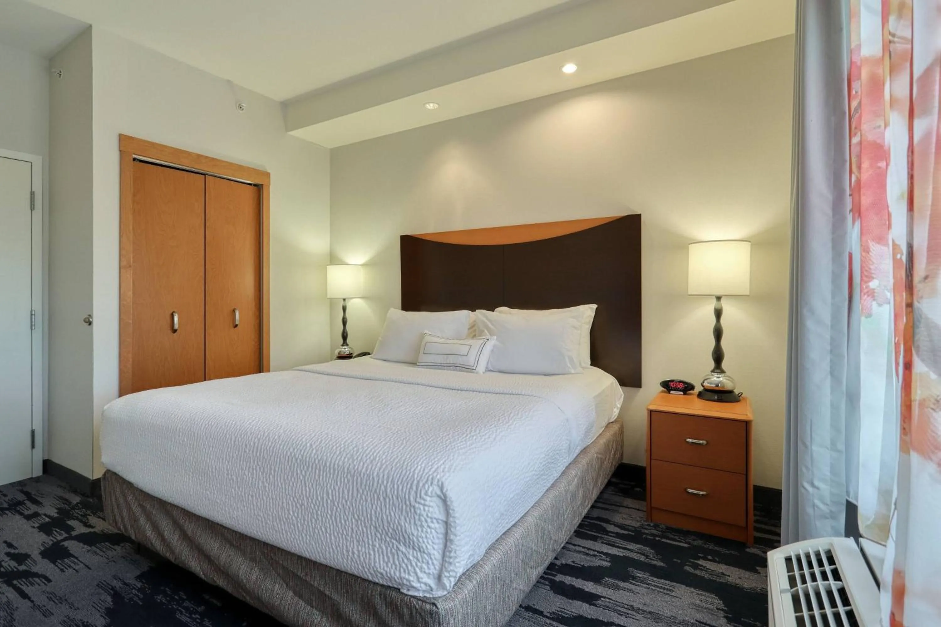 Bedroom, Bed in Fairfield Inn & Suites by Marriott Harrisburg West/New Cumberland