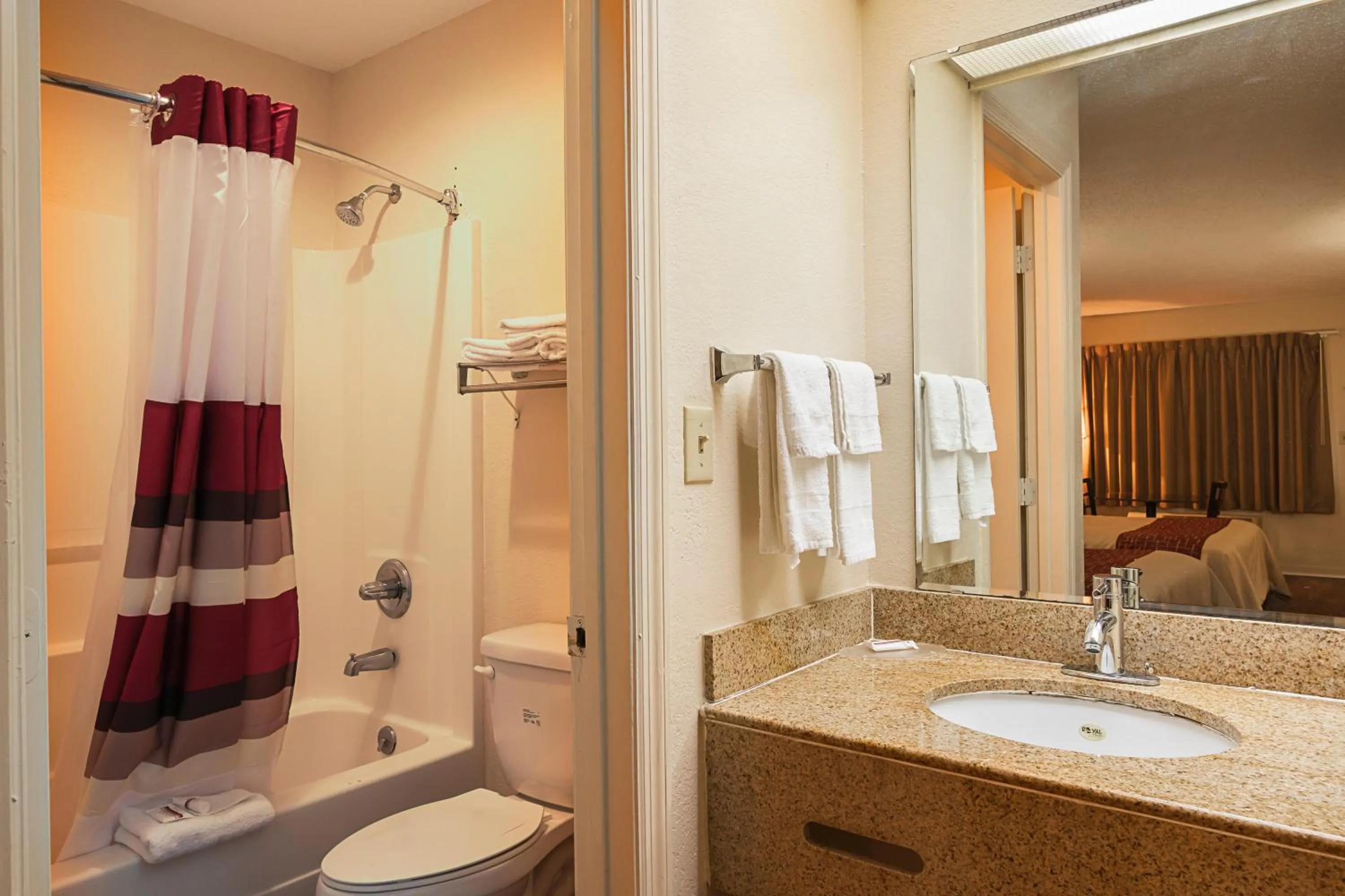 Bathroom in Red Roof Inn & Suites Scottsboro