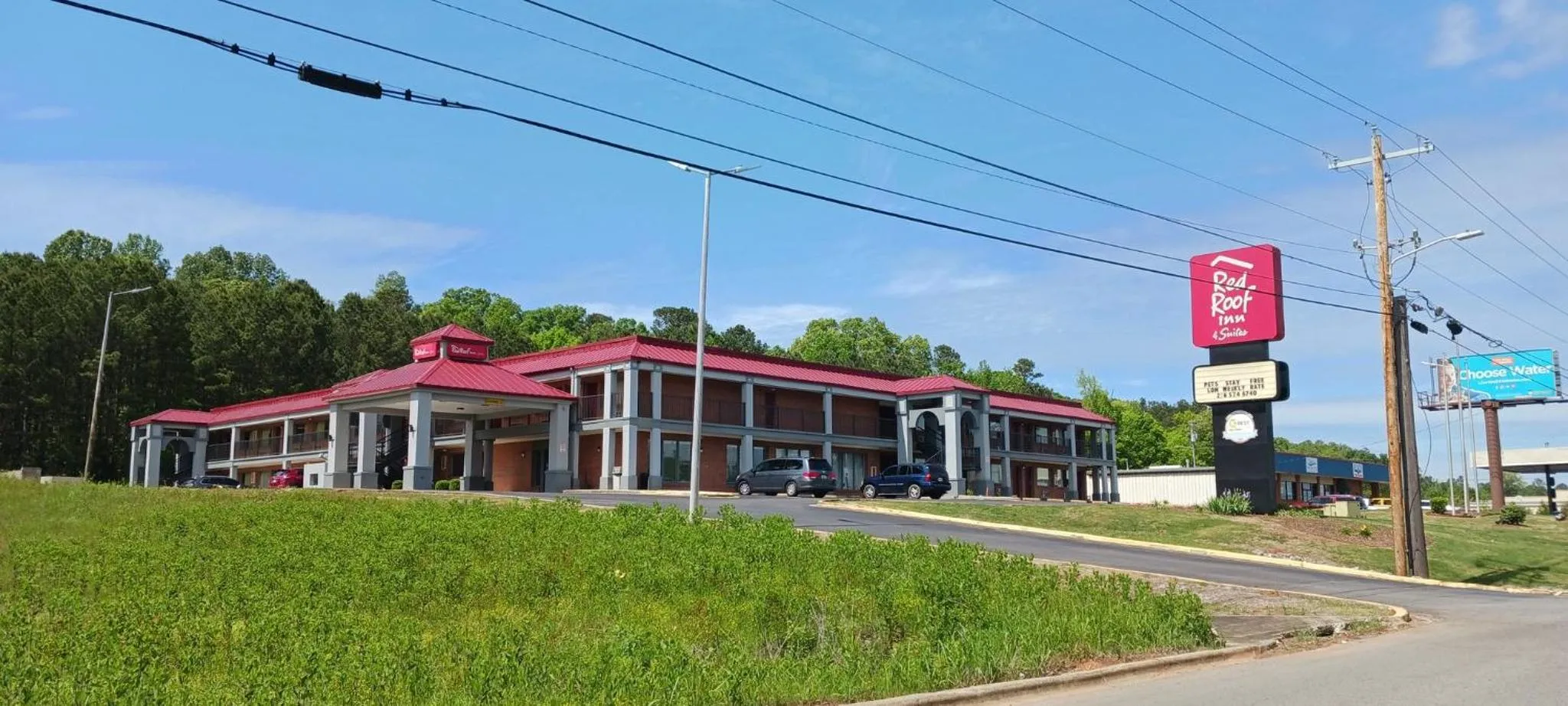 Property building in Red Roof Inn & Suites Scottsboro
