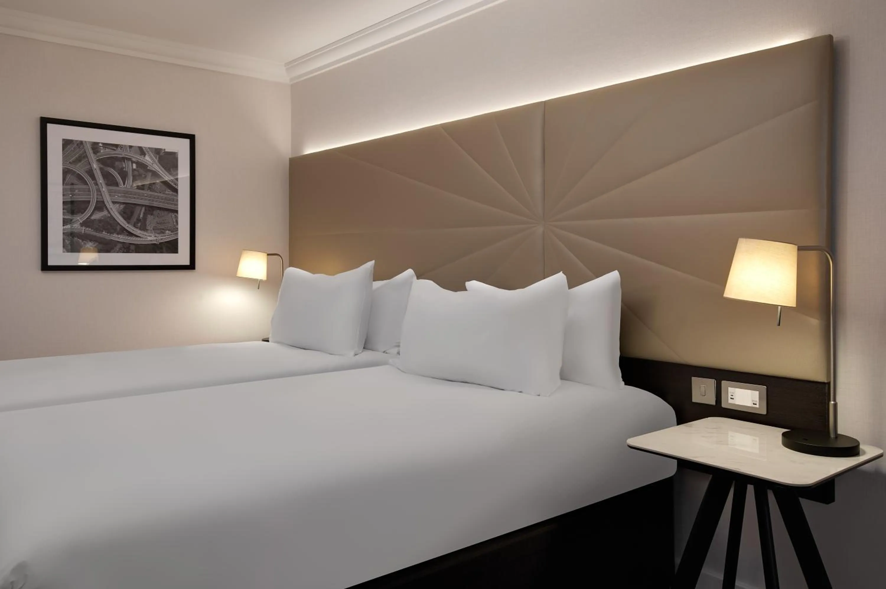 Bedroom, Bed in Hilton Birmingham Metropole Hotel