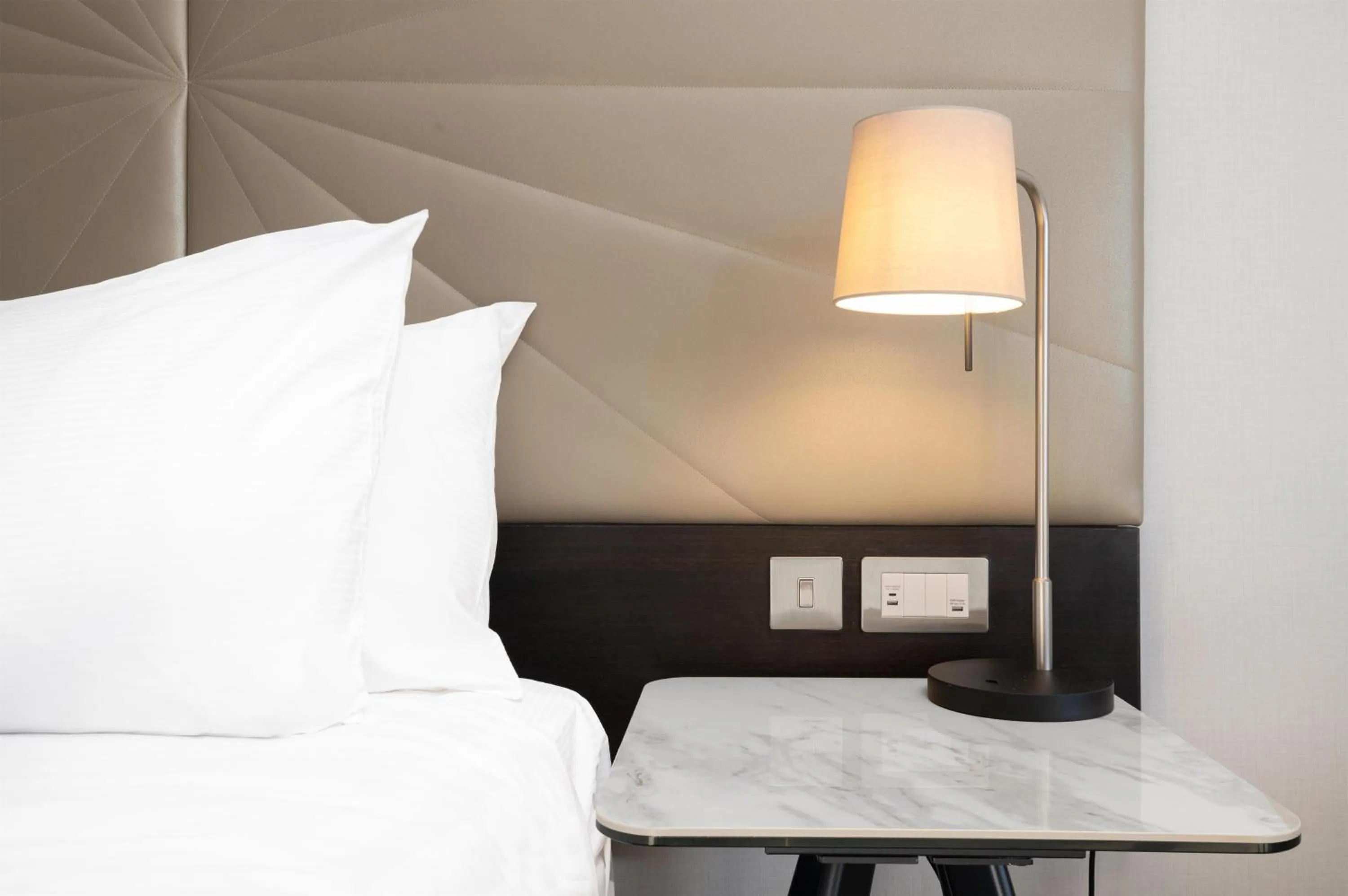 Bed in Hilton Birmingham Metropole Hotel