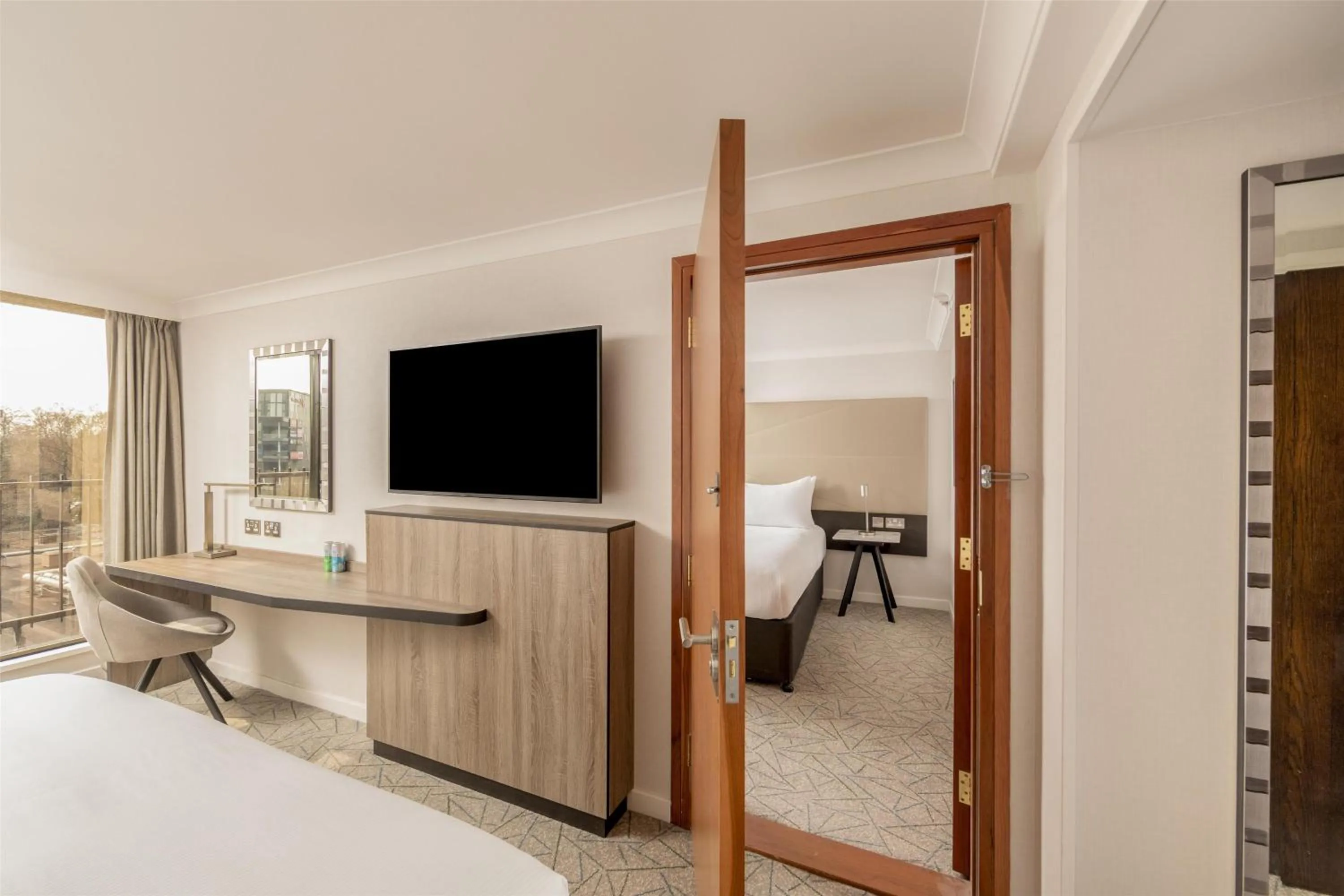 Bedroom, Bed in Hilton Birmingham Metropole Hotel