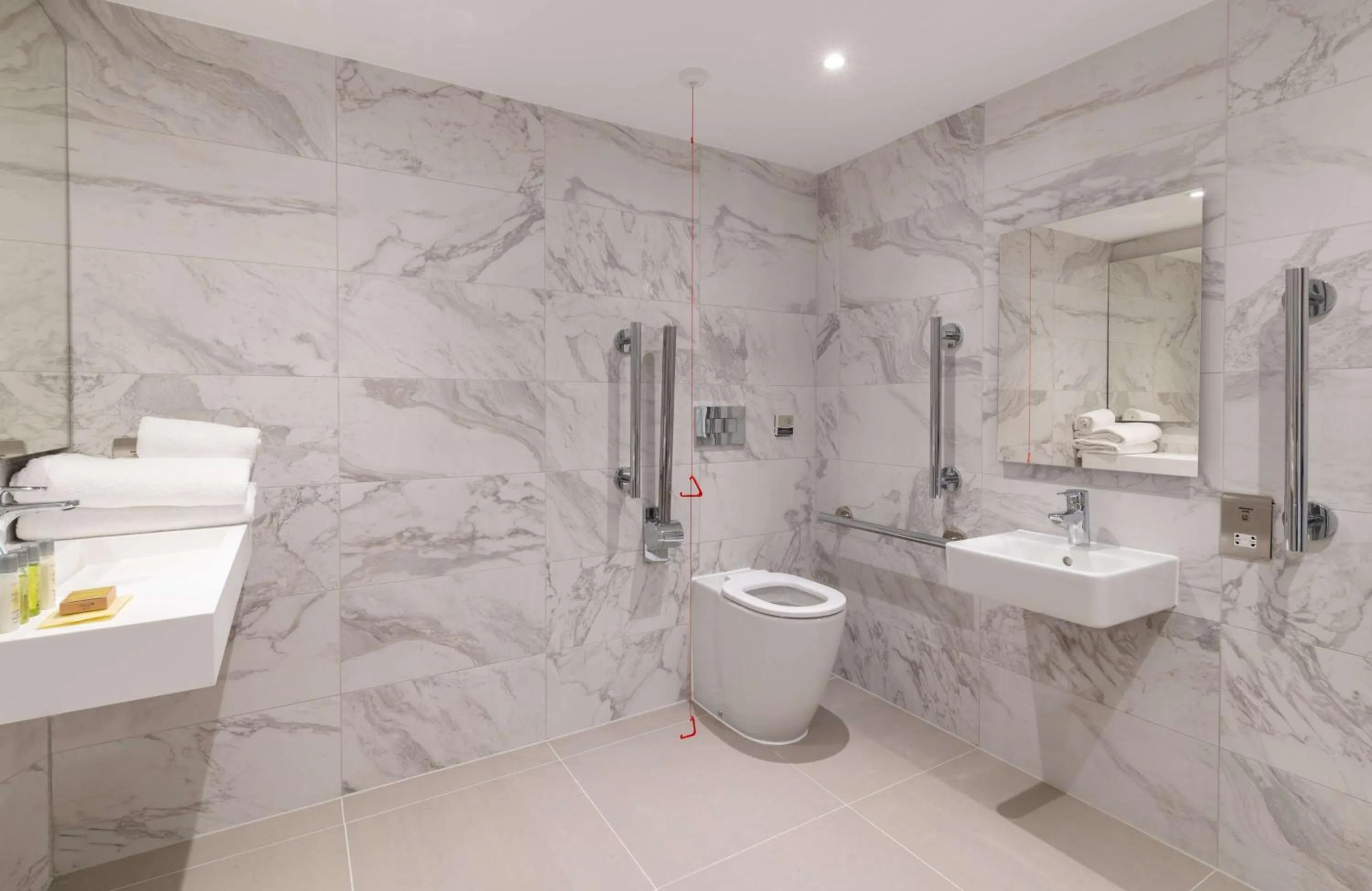 Bathroom in Hilton Birmingham Metropole Hotel